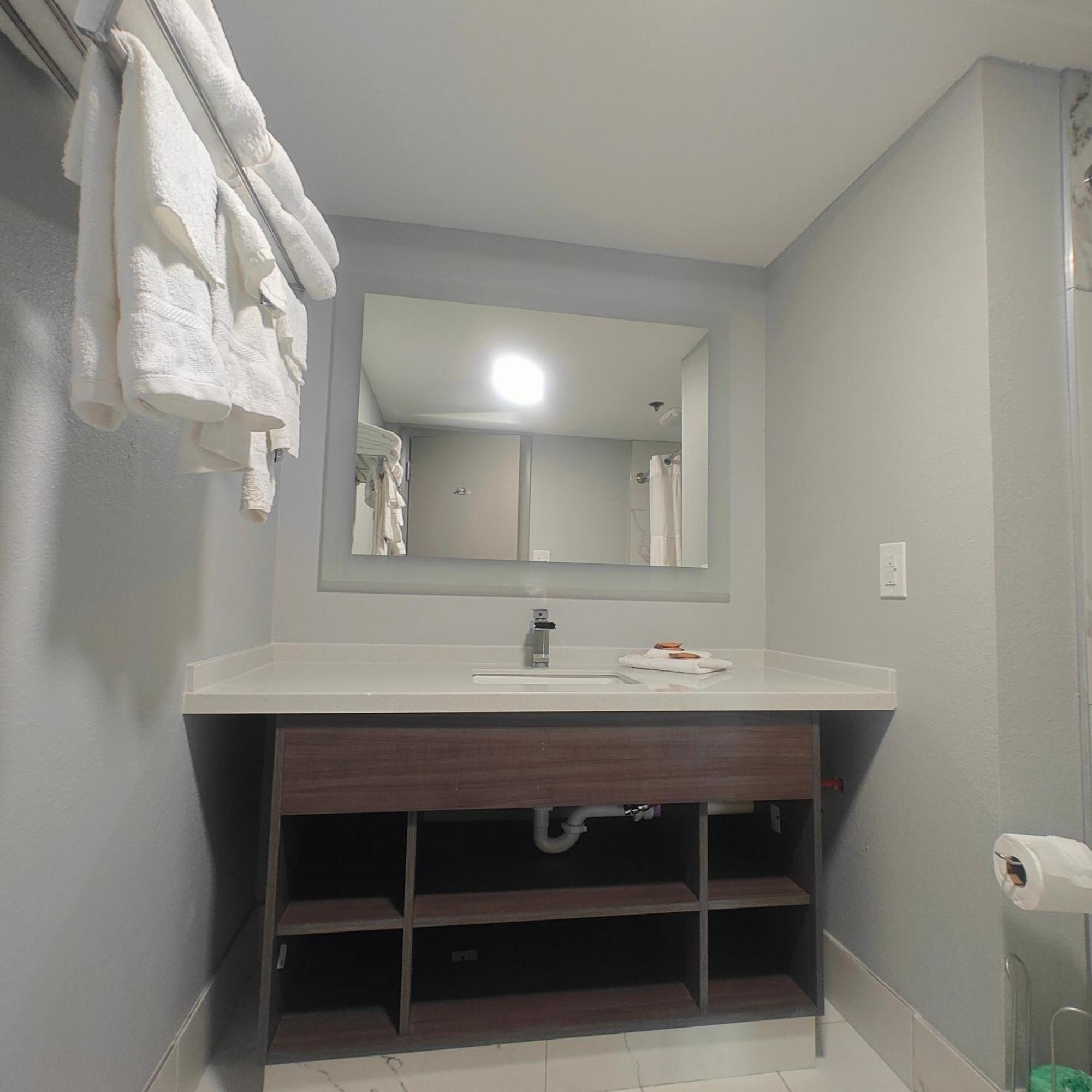 Full Kitchen - With King Beds