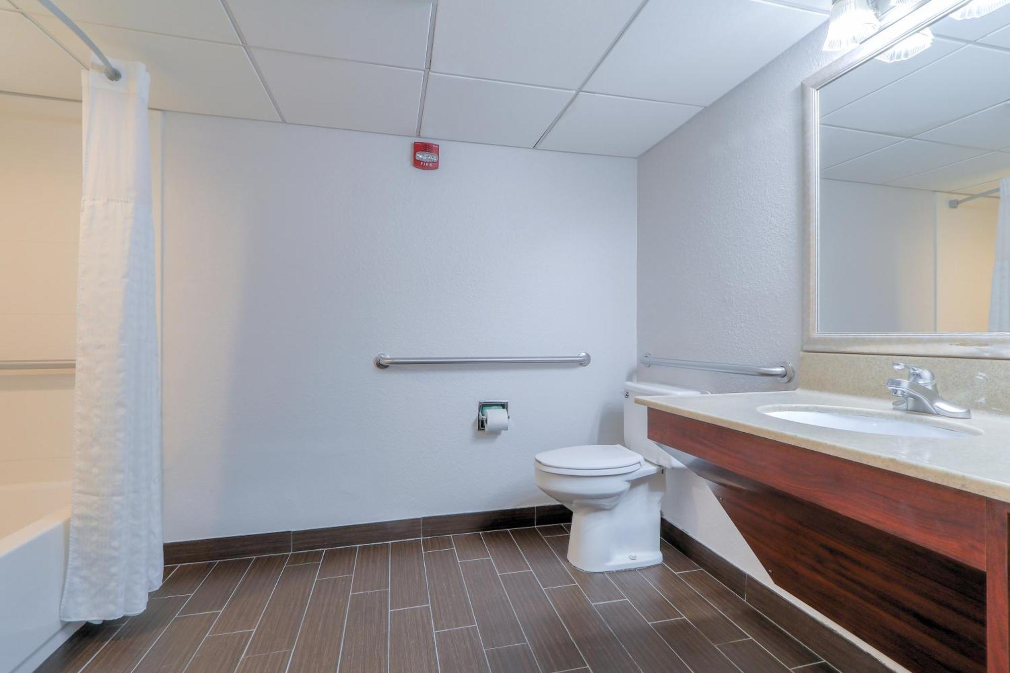 King Room - Disability Access/Non-Smoking