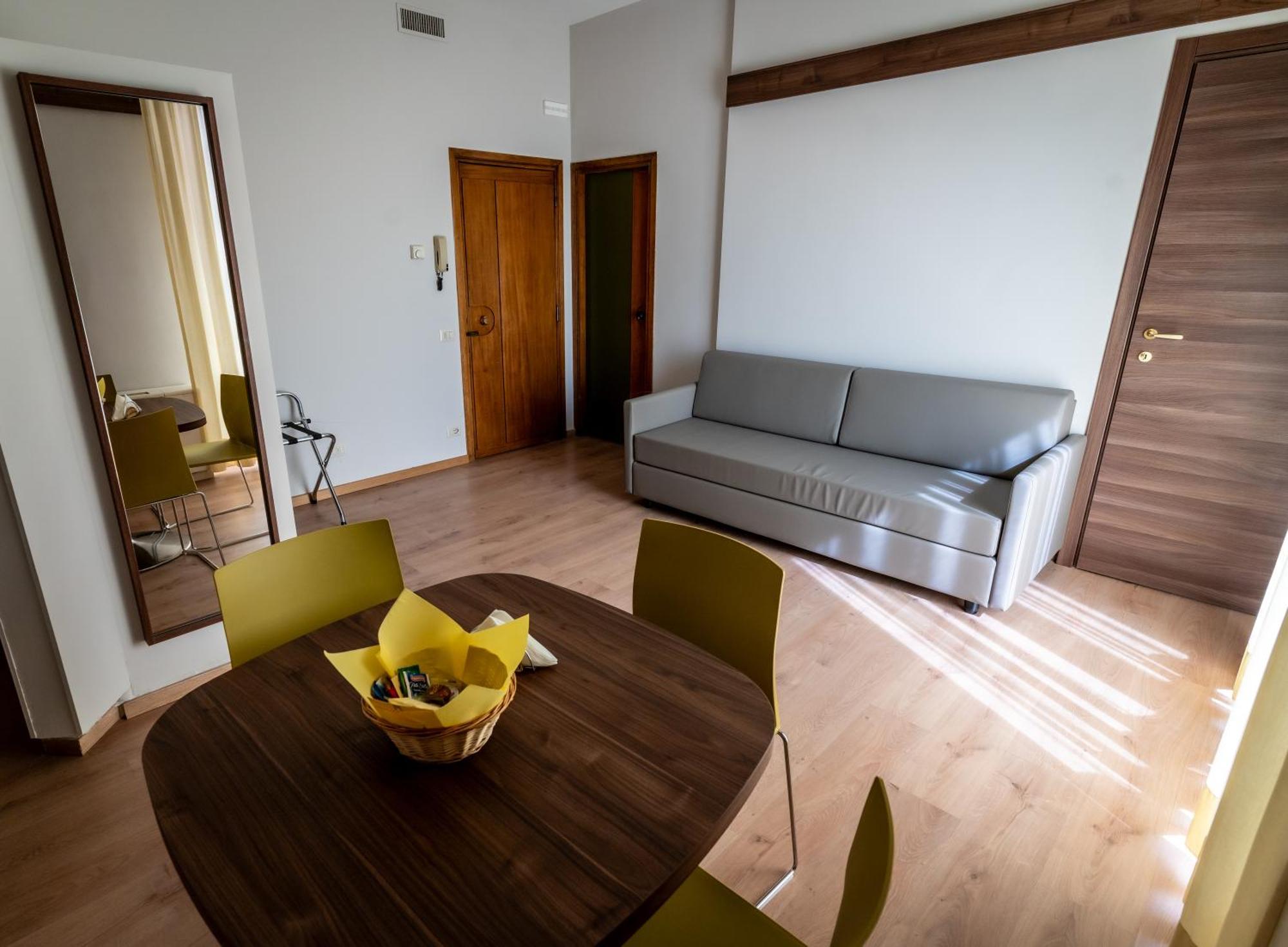 One-Bedroom Apartment Sofa Bed