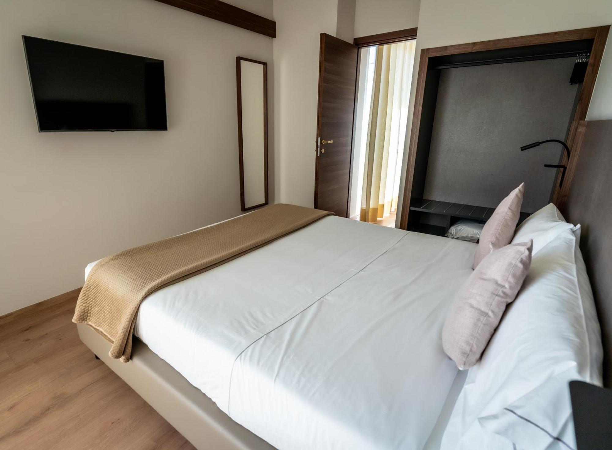 One-Bedroom Apartment Sofa Bed