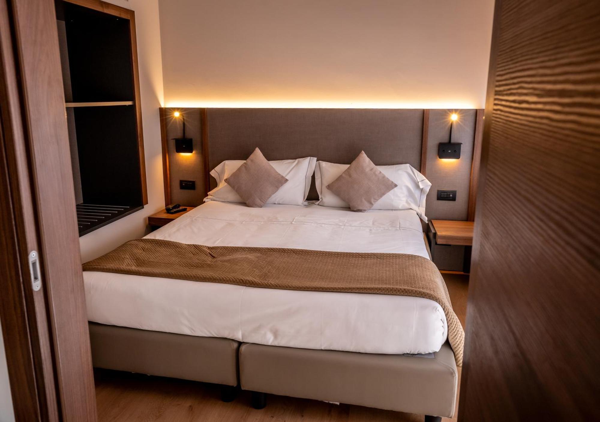 One-Bedroom Apartment Sofa Bed