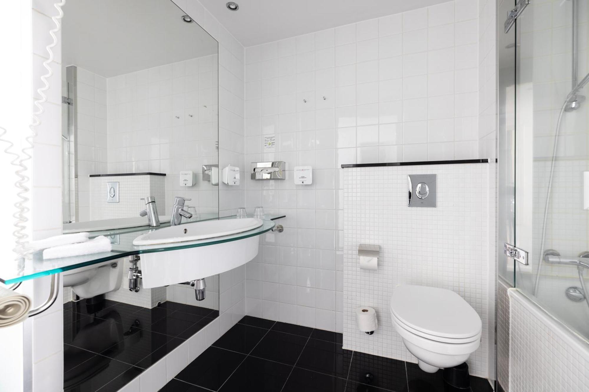 Side-by-side – 2 rooms next to each other,1689822800:JPEG