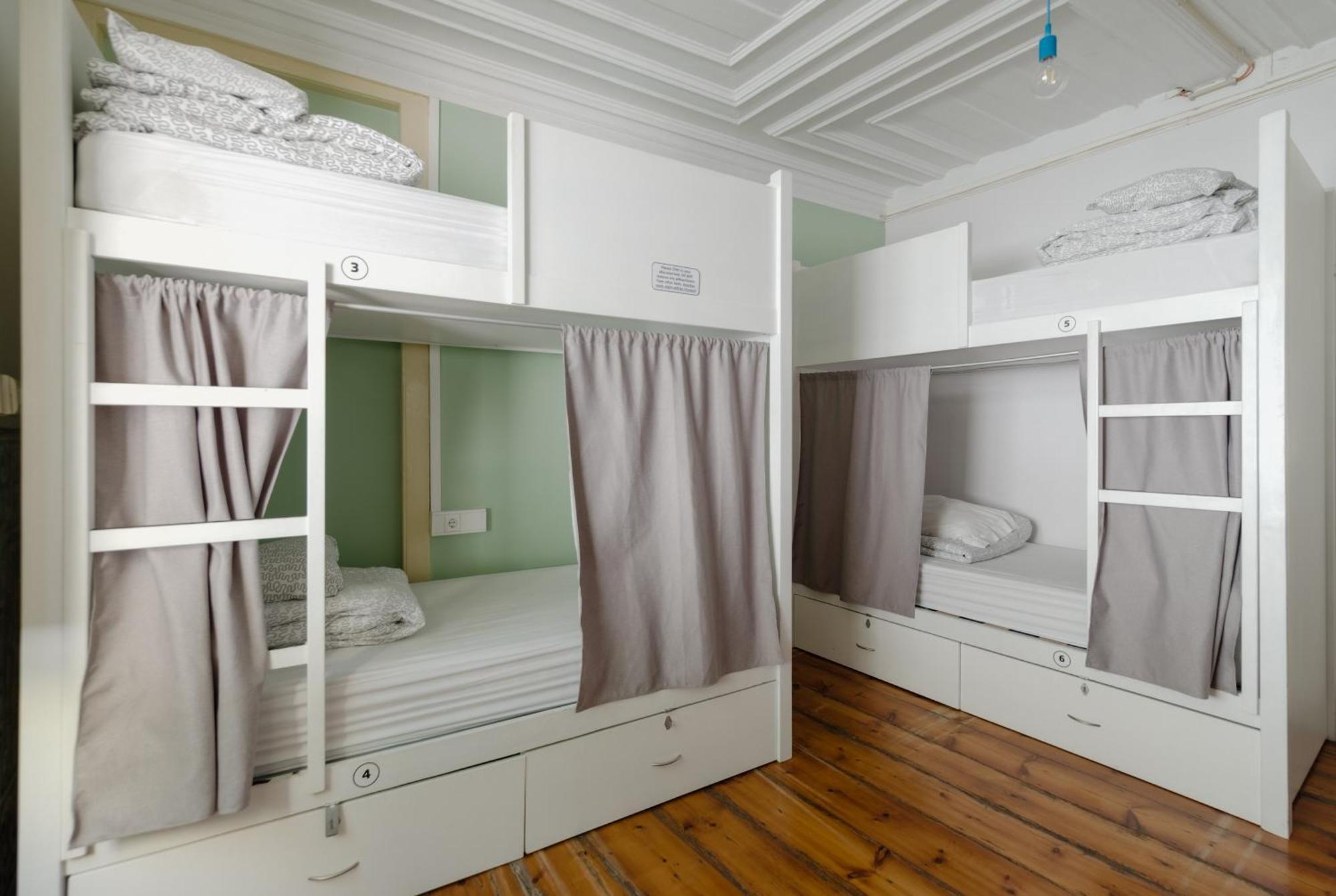 Bed 6-Bed Mixed Dormitory Room
