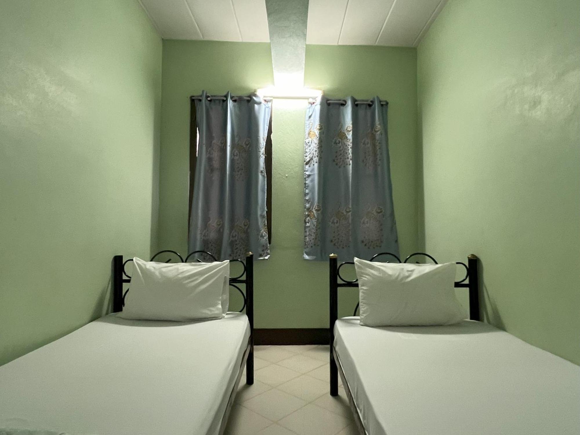 Twin Room,1605919217:JPEG
