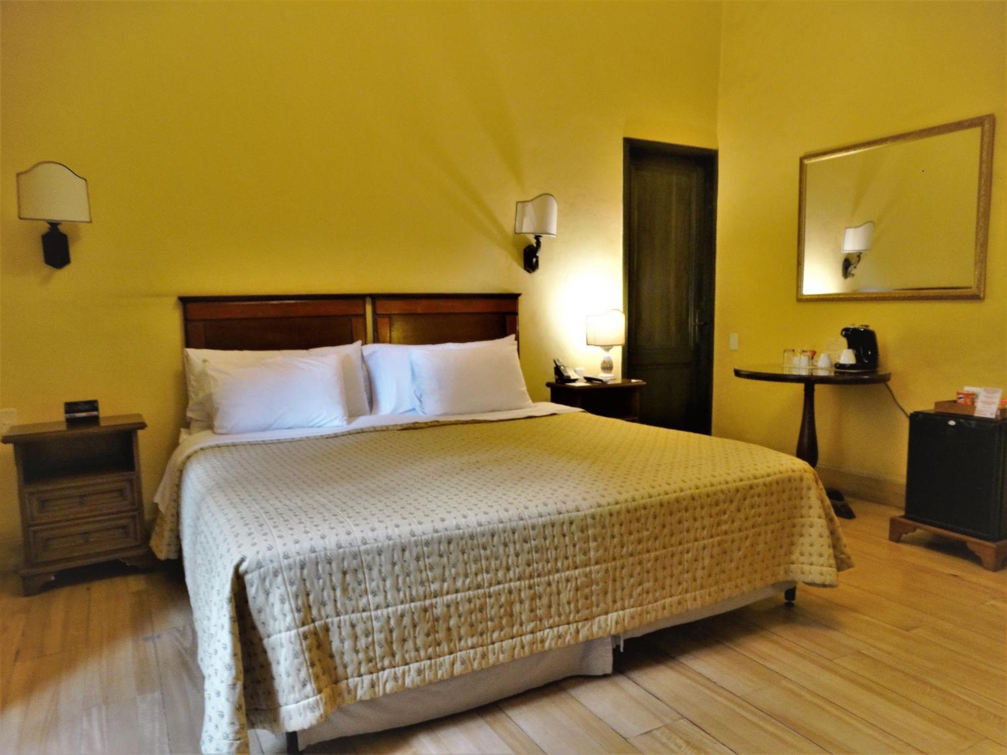 Standard Queen Room