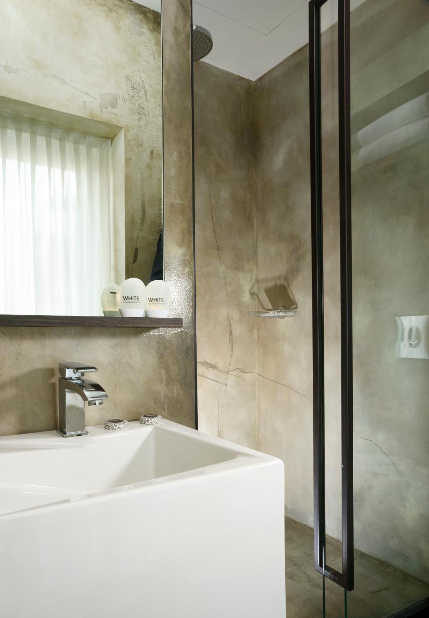 Suite Spa Bath,160872711:JPEG