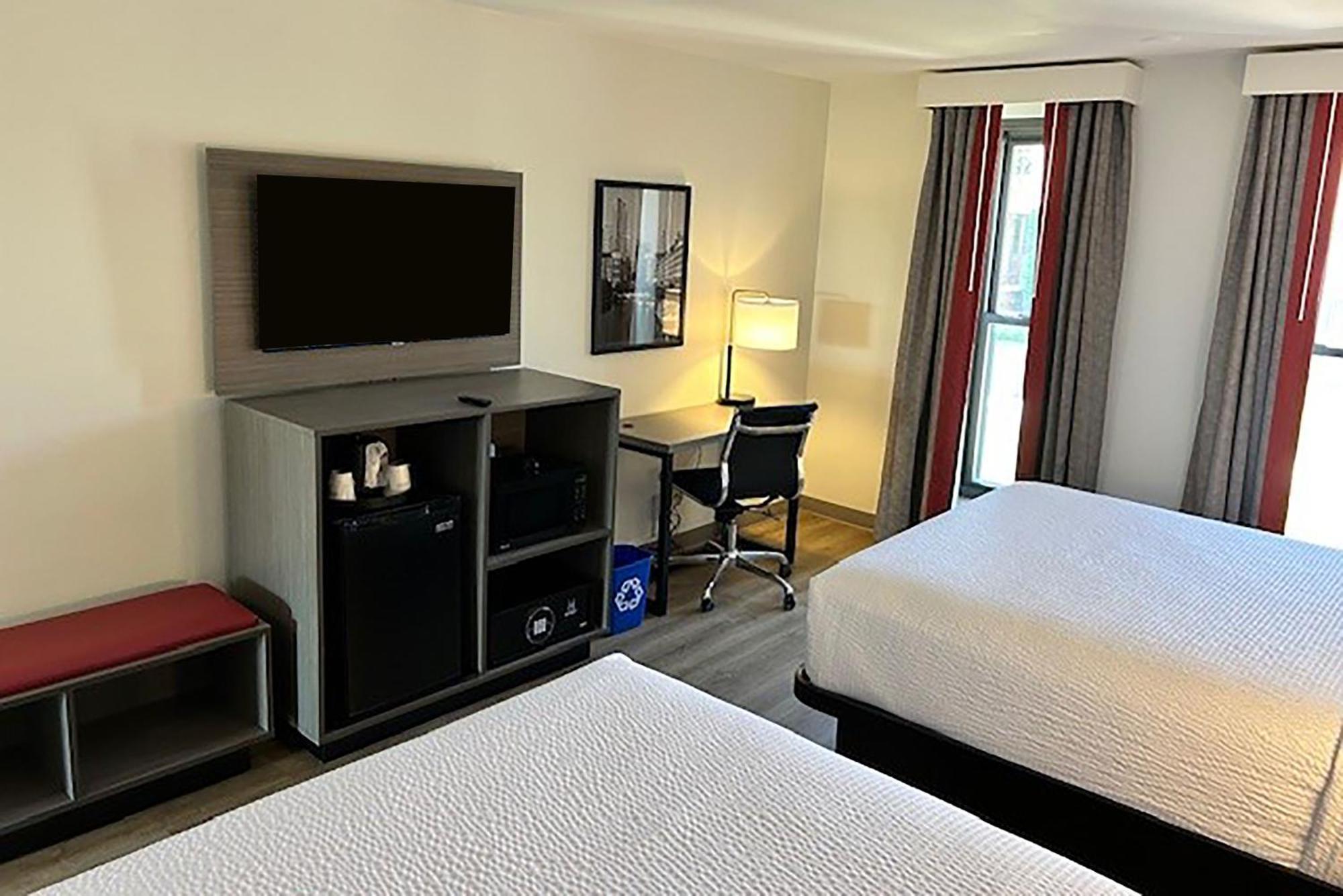Queen Room with Two Queen Beds - Non-Smoking