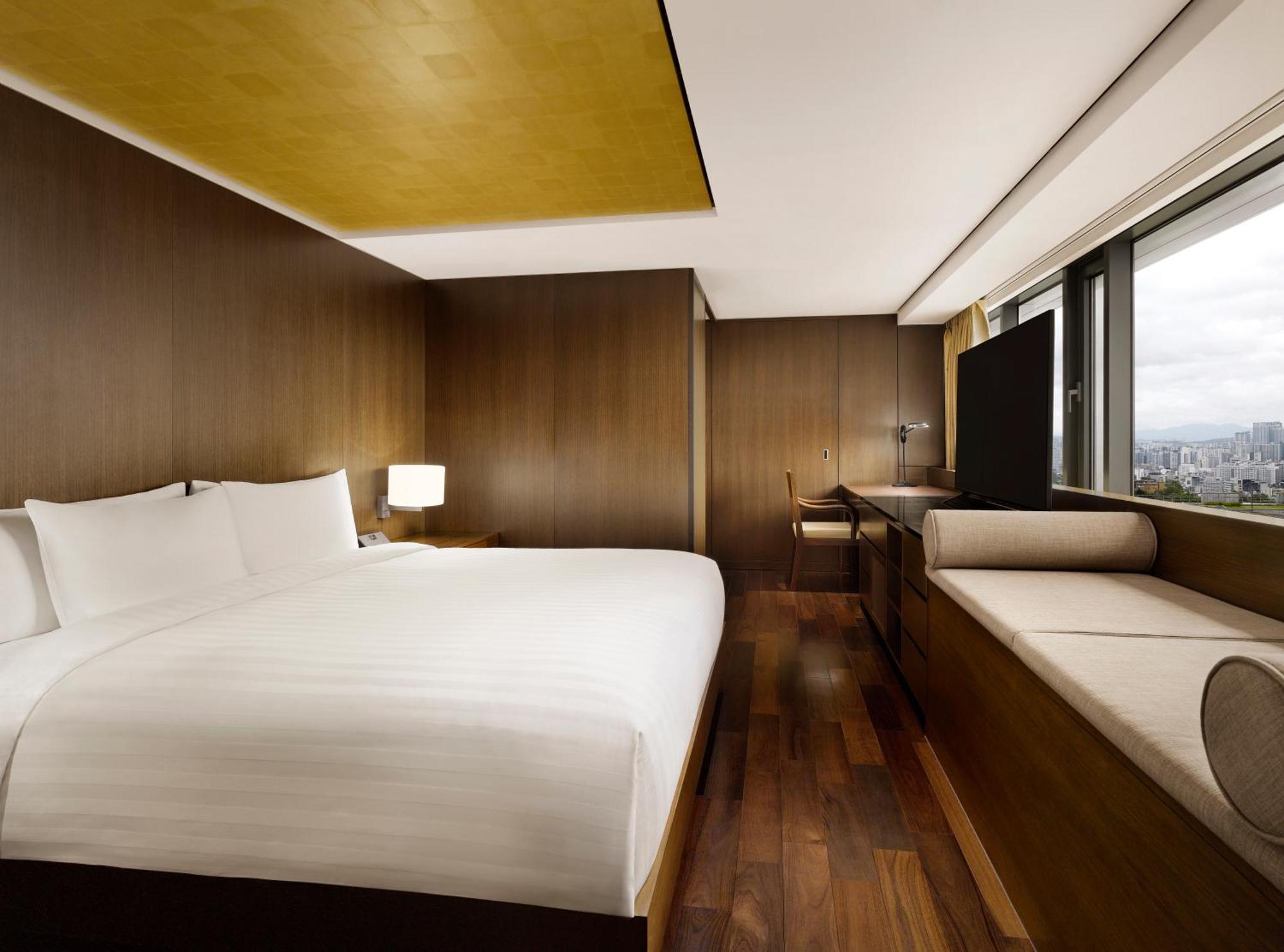 Premier Pool Suite,1608787296:JPEG