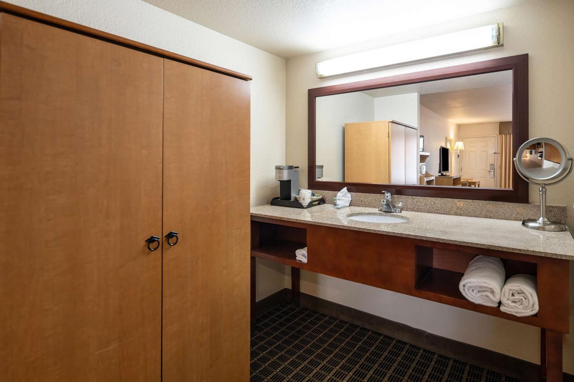 Double Room with Two Double Beds and Bath Tub - Disability Access