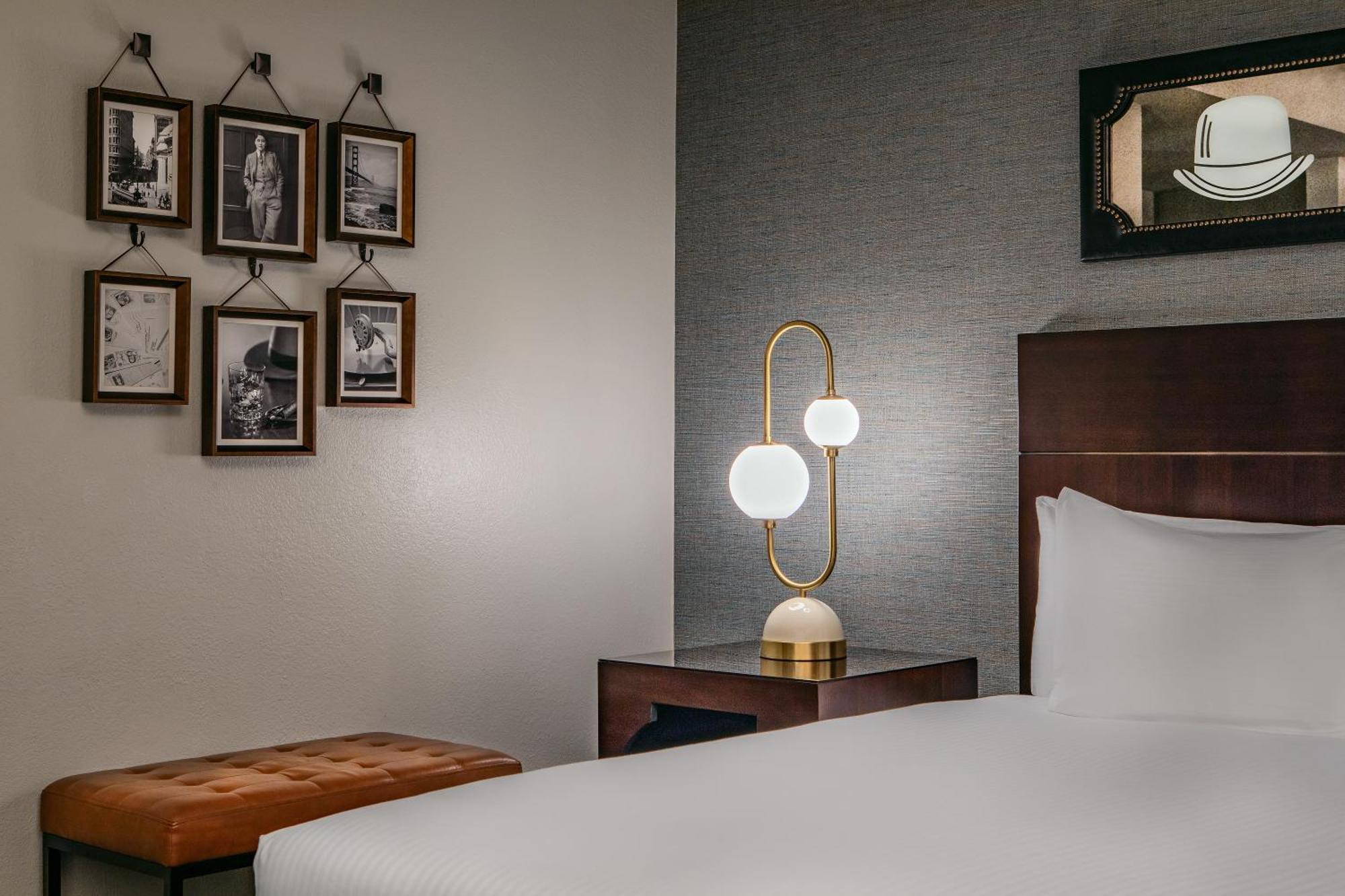 Deluxe Queen Room
