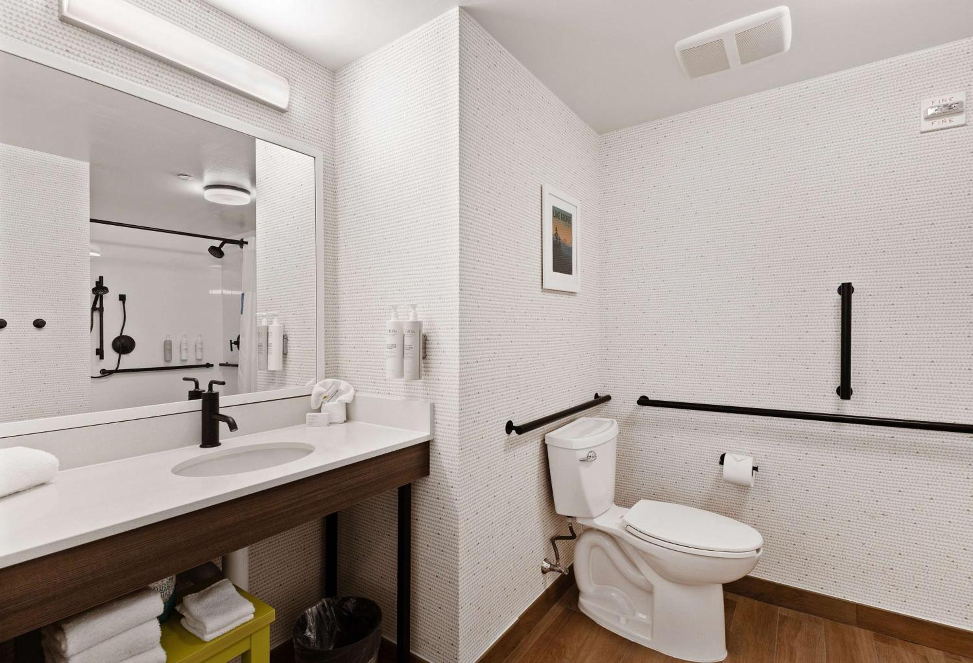 Queen Room with Two Queen Beds - Tub - Accessible