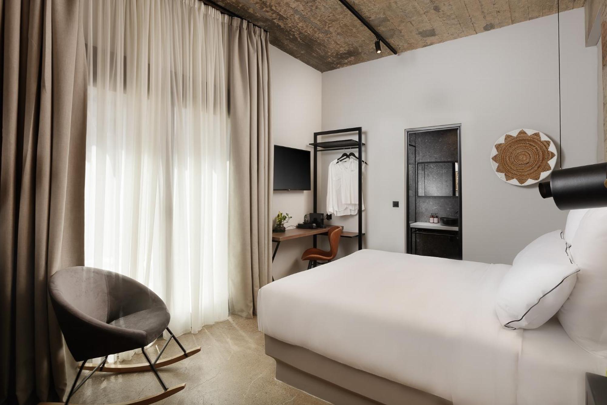 Executive Room With Balcony & Hot Tub,1611311016:JPEG