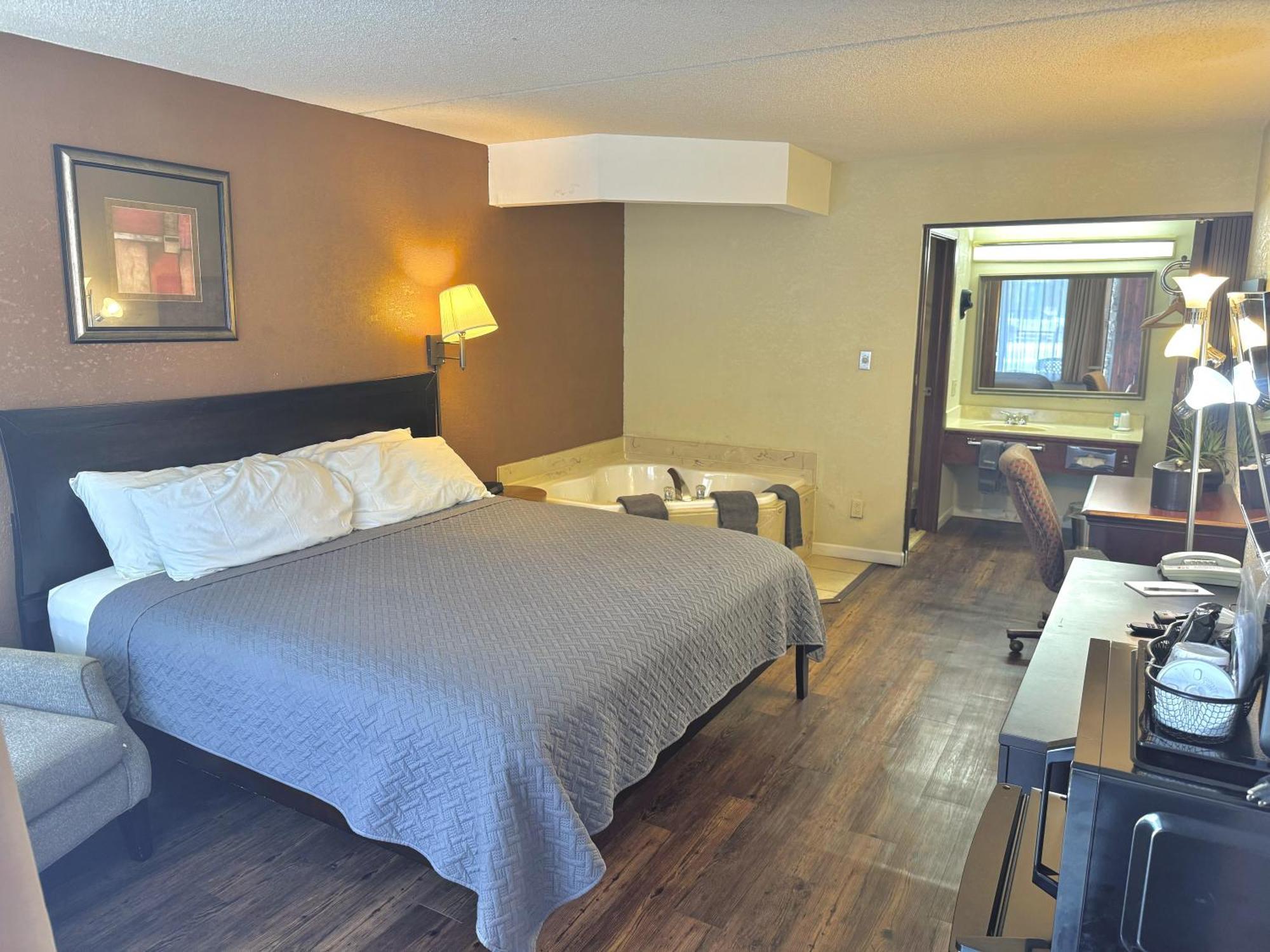 Deluxe King Suite