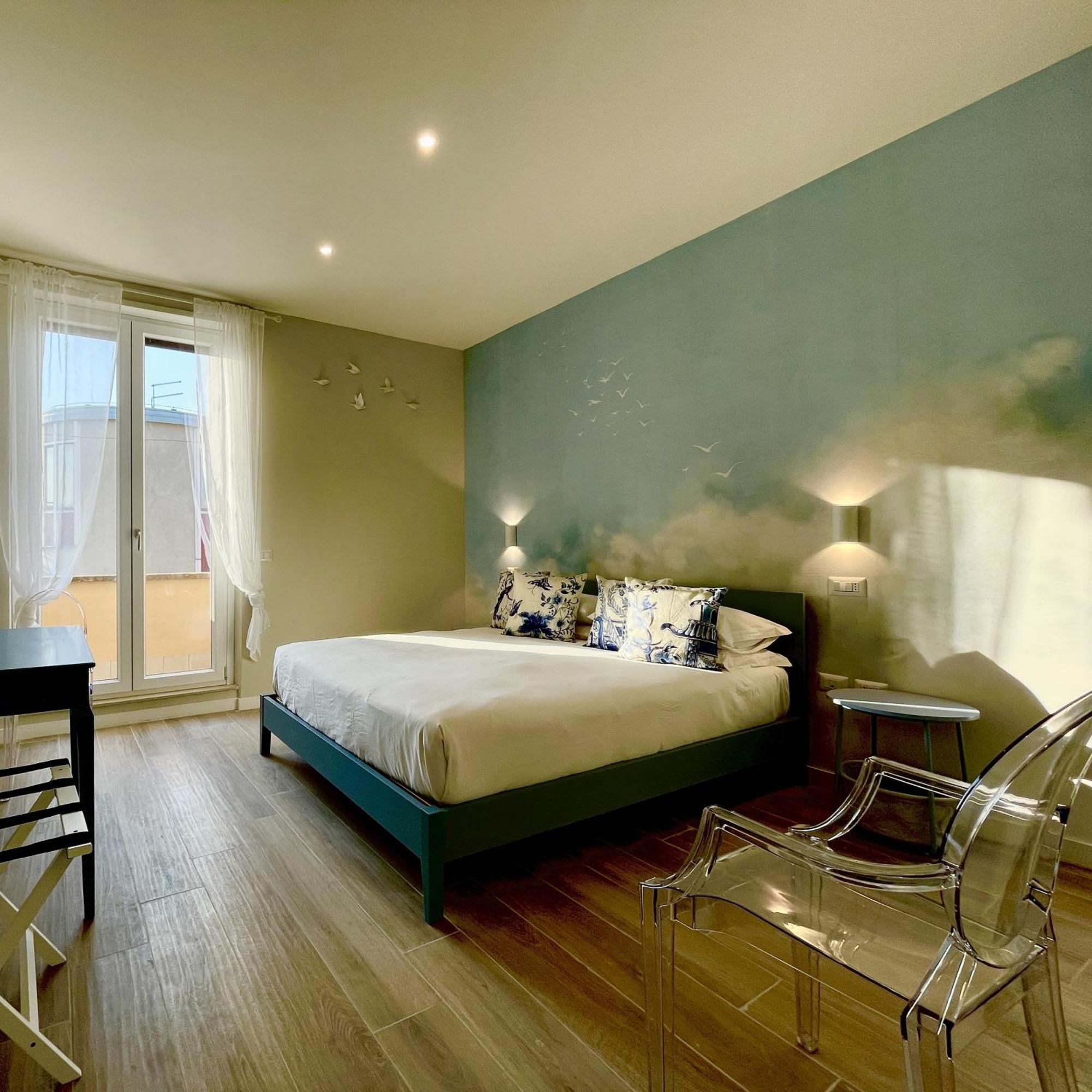 Large Double Room with Private External Bathroom