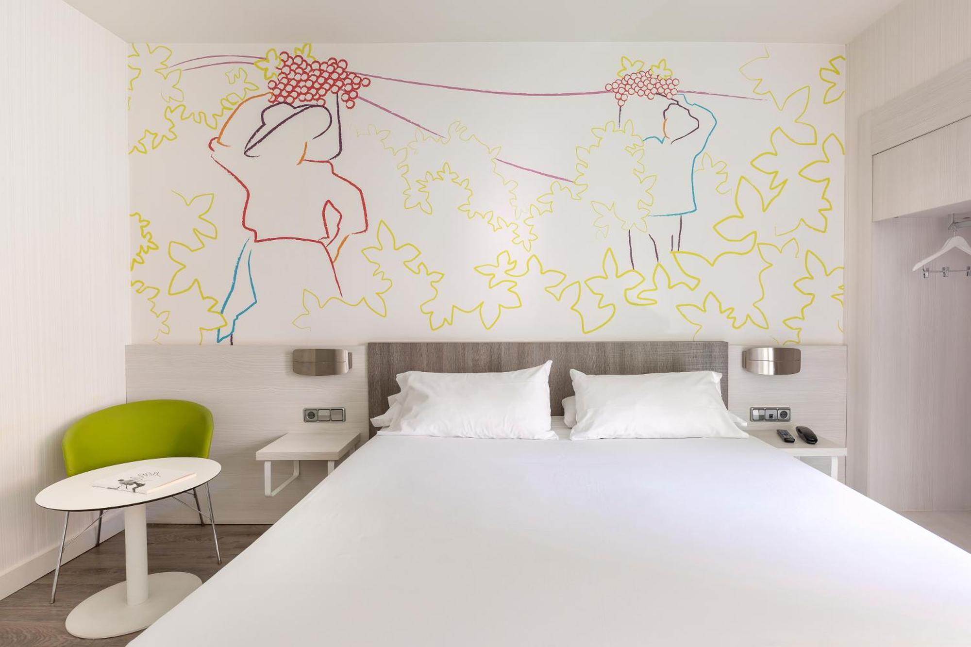 Standard Queen Room