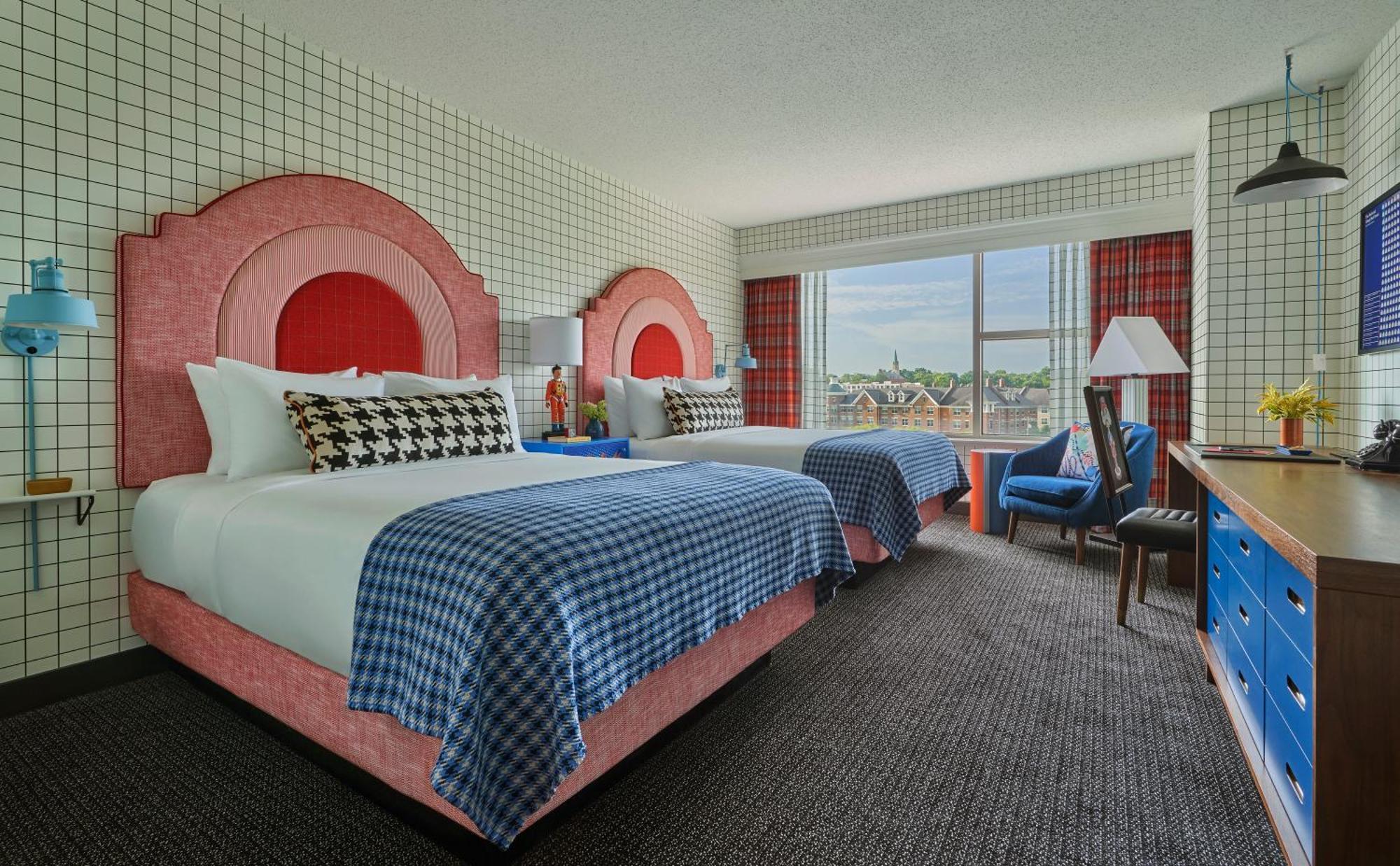 Graduate Queen Room with Two Queen Beds and Bath Tub - Mobility Accessible