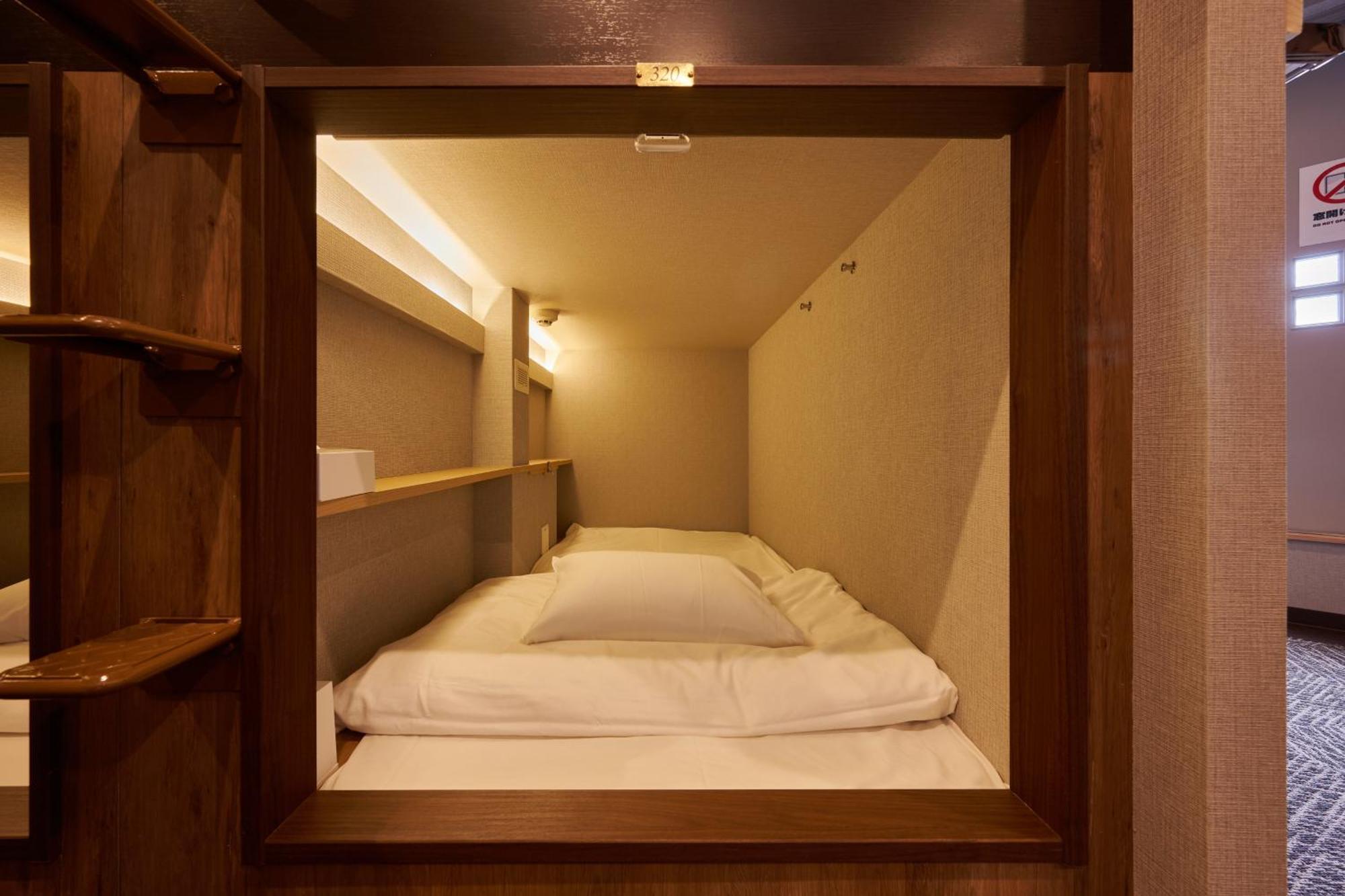 Single Bed in Mixed Dormitory Room