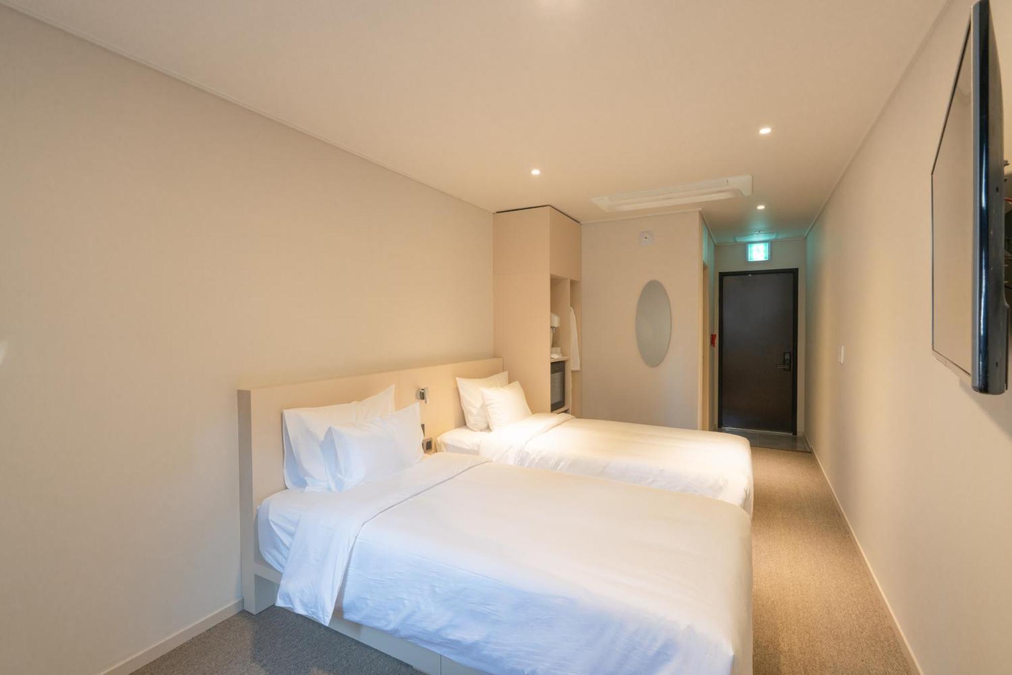Twin Room with Bath