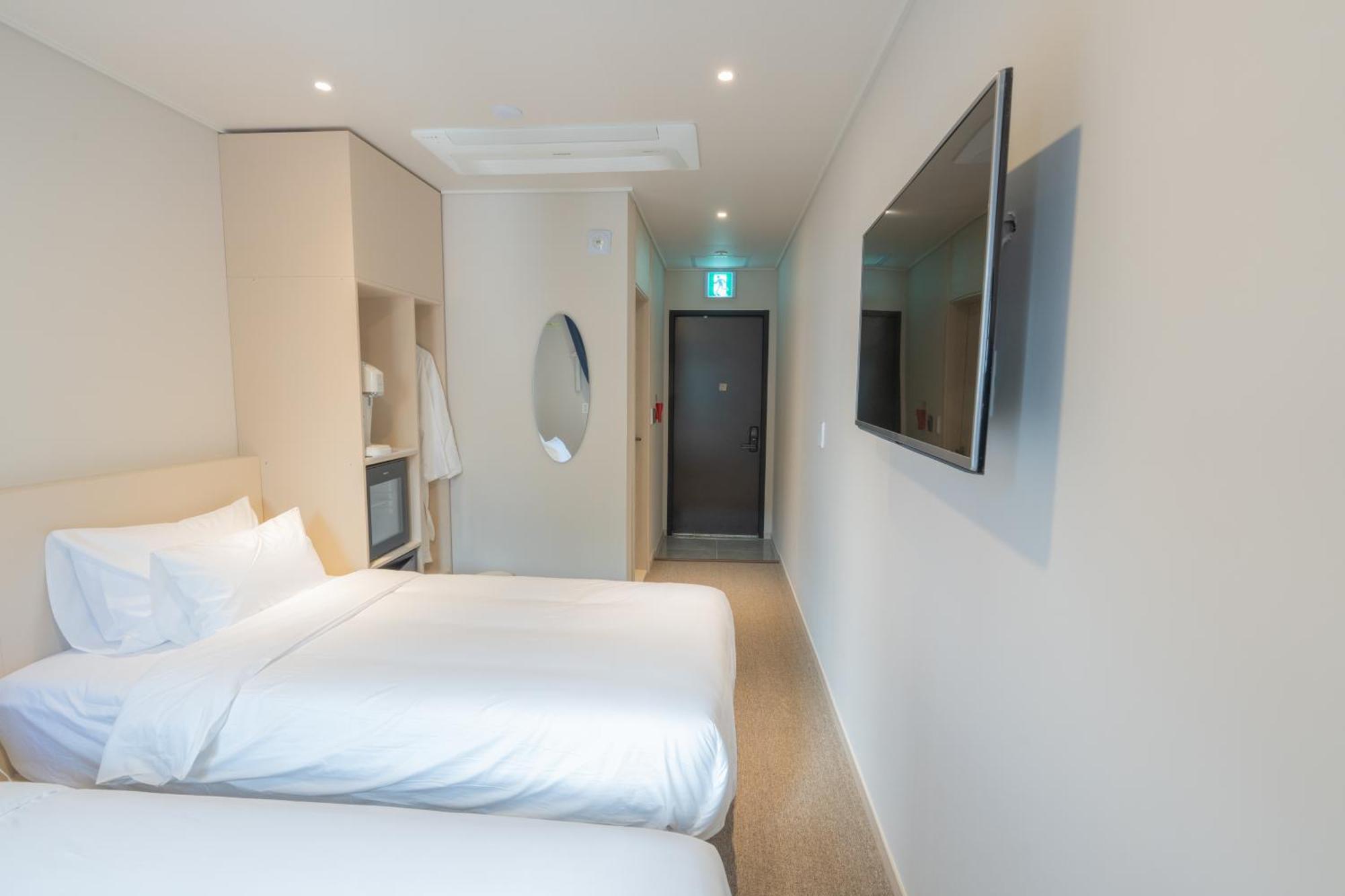 Twin Room with Shower