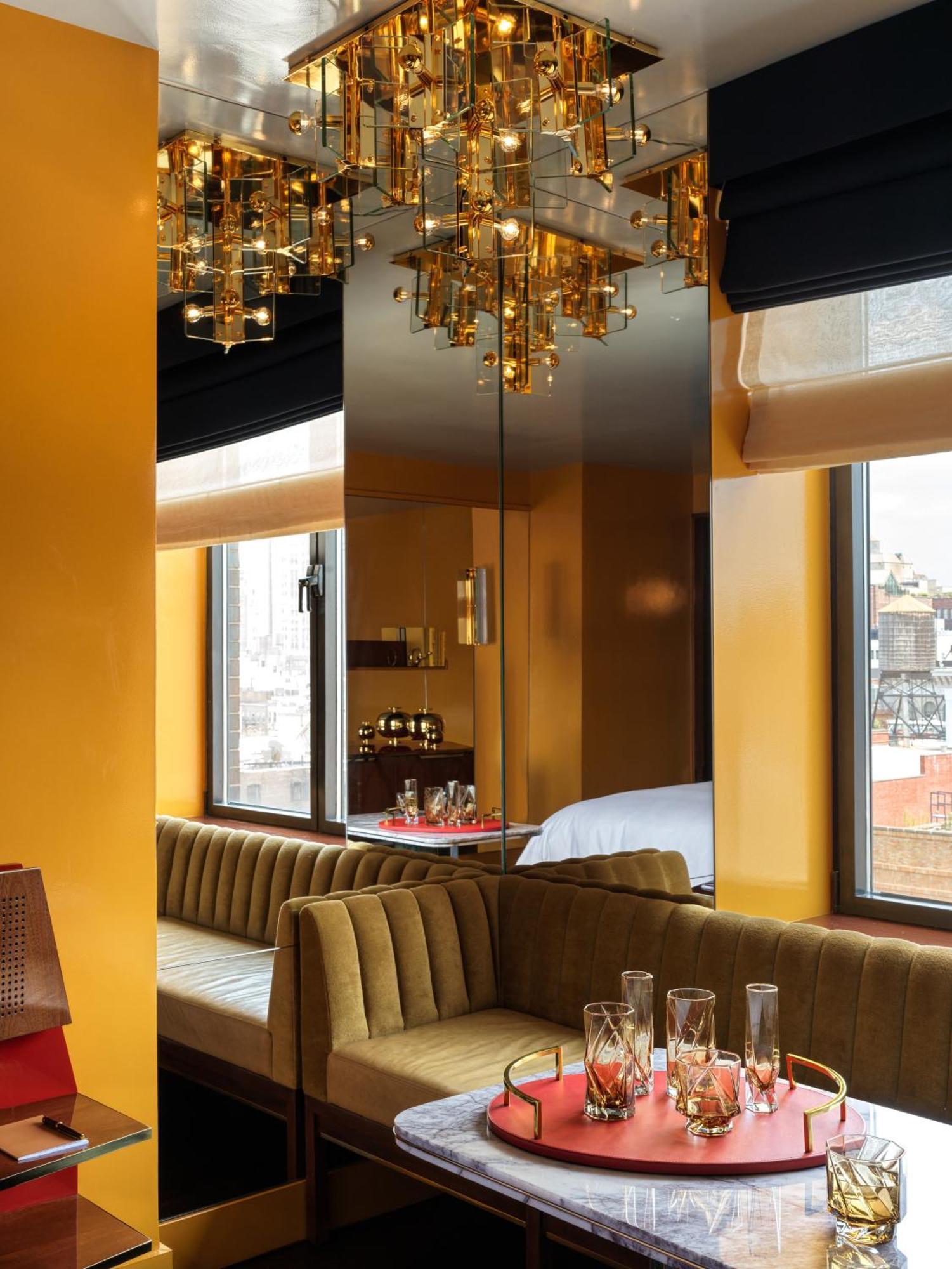 Corner Deluxe King Room