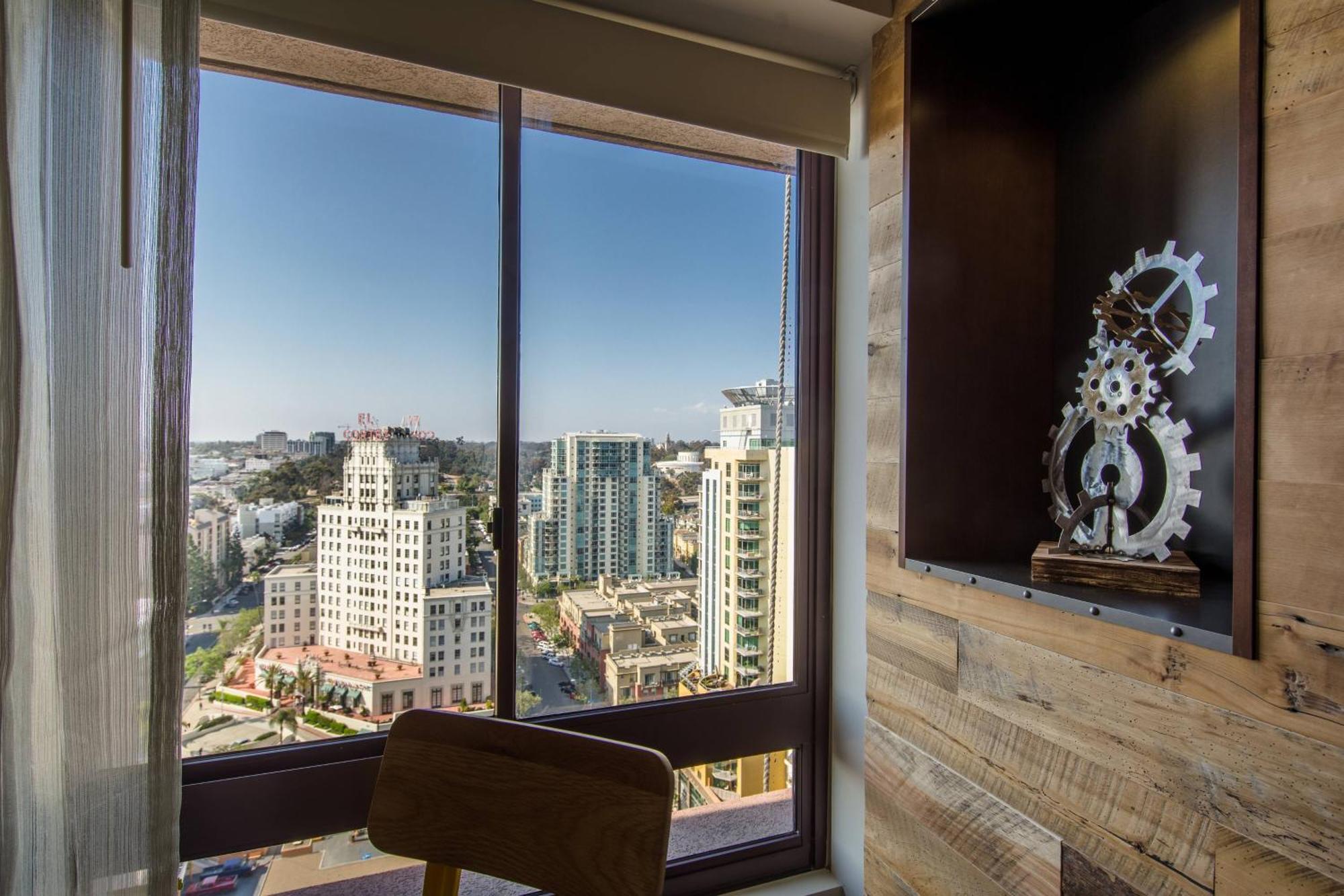 Superior King Suite with City View,1618837777:JPEG