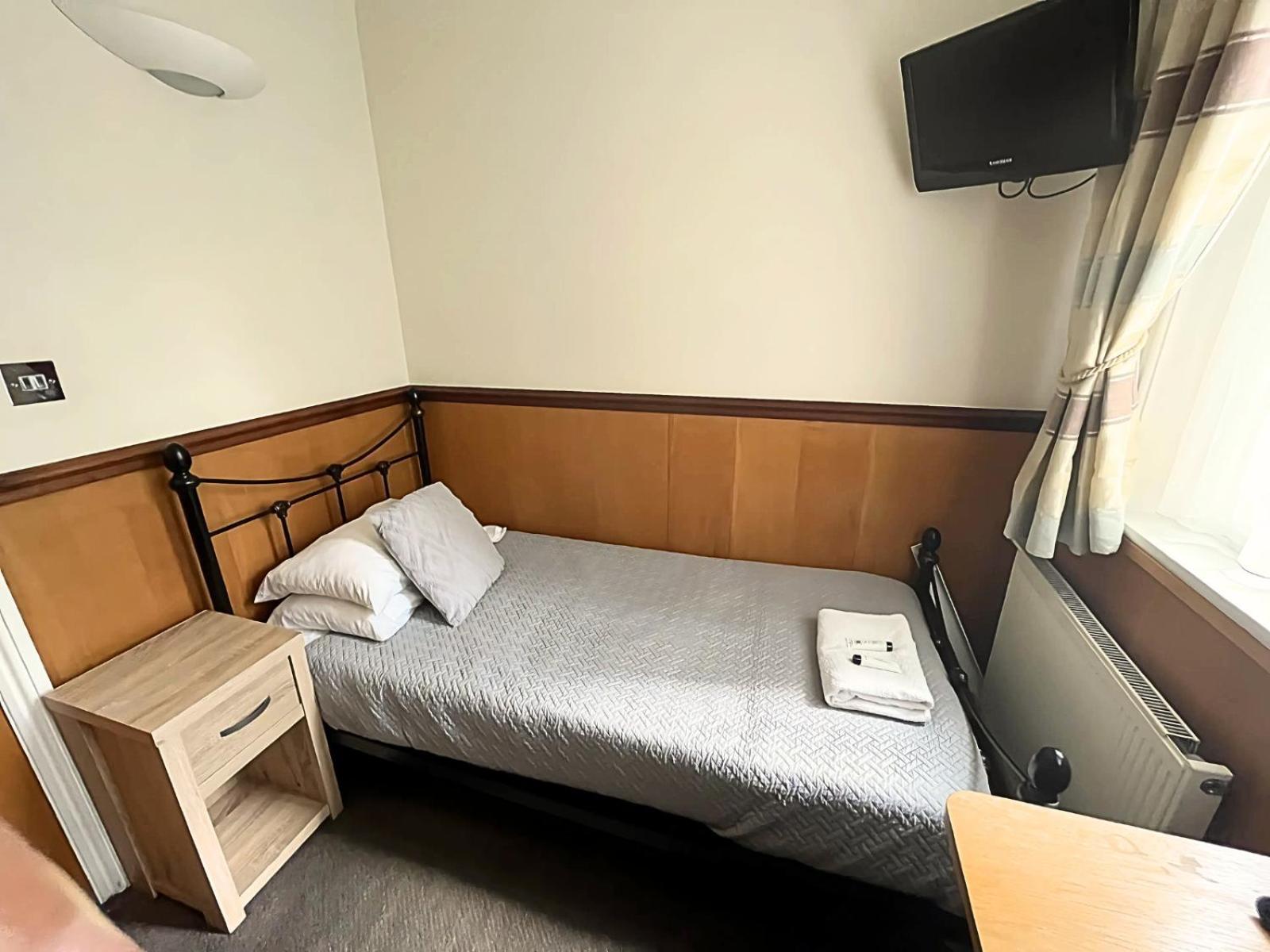Single Room with Private Bathroom