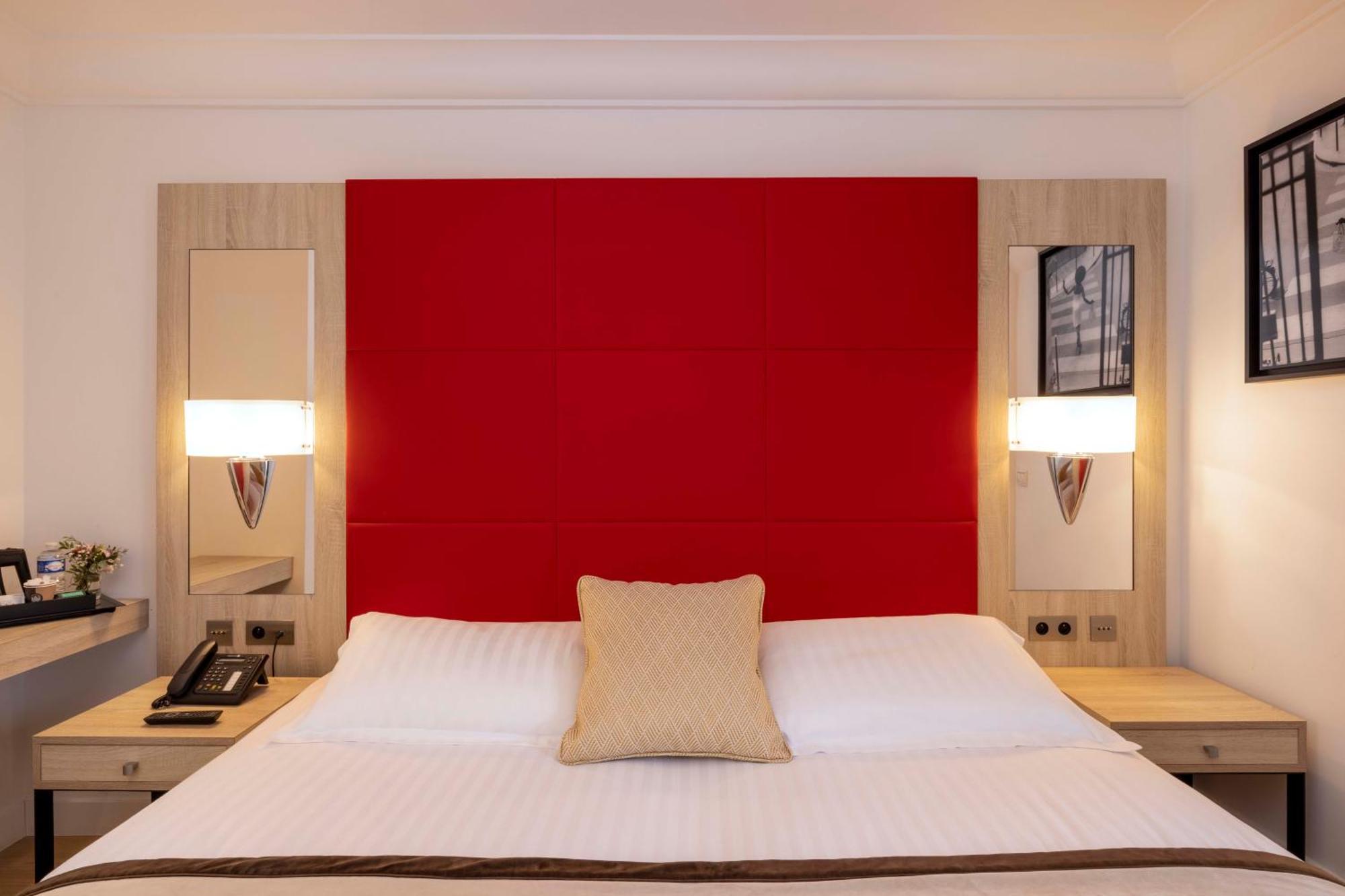 Two Connecting Family Rooms