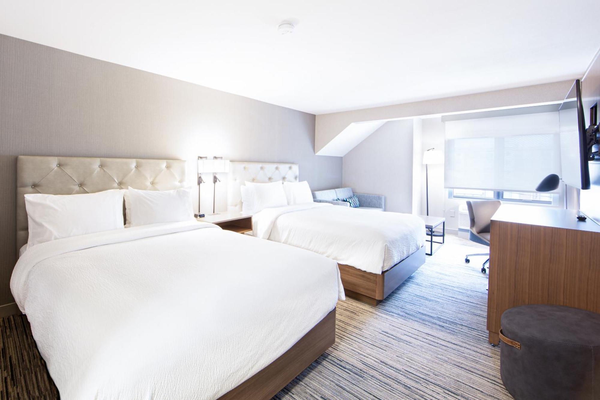 Larger Guest room, 2 Queen, Sofa bed