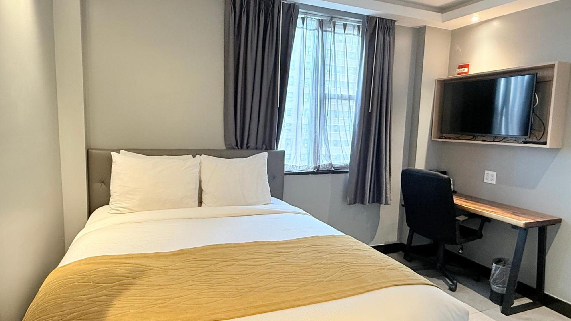 Standard Queen Room