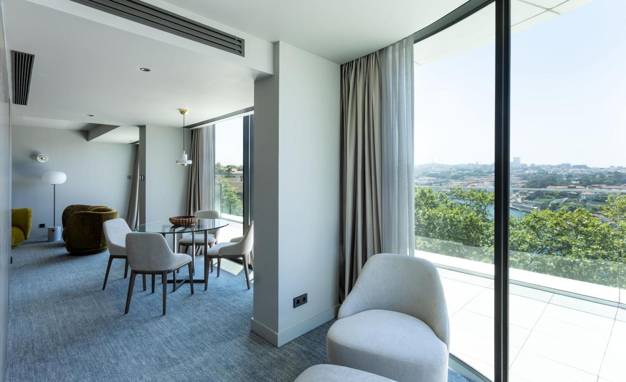 Penthouse Suite,1757348327:JPEG