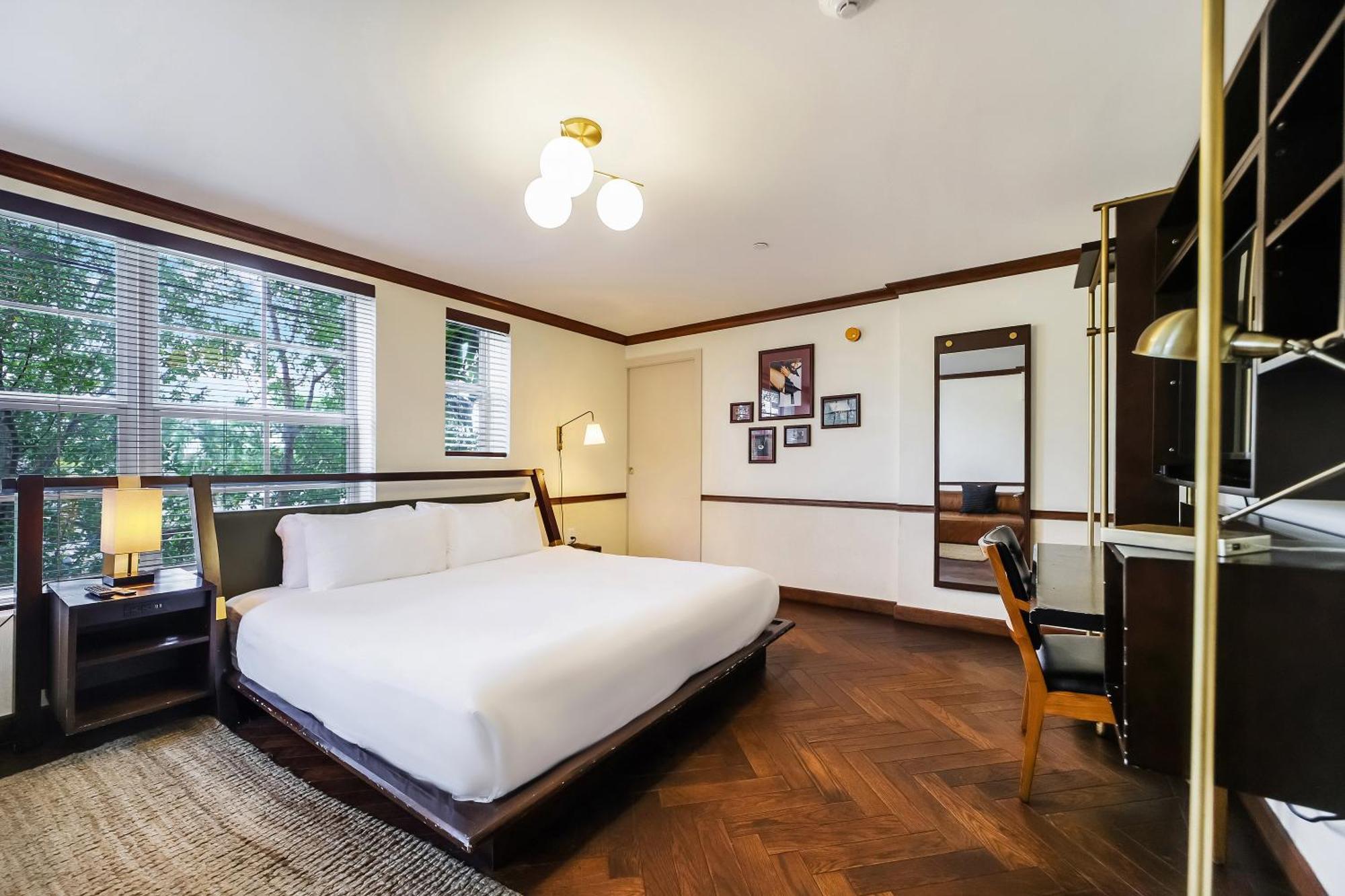 Deluxe King Room (Self Check-in)