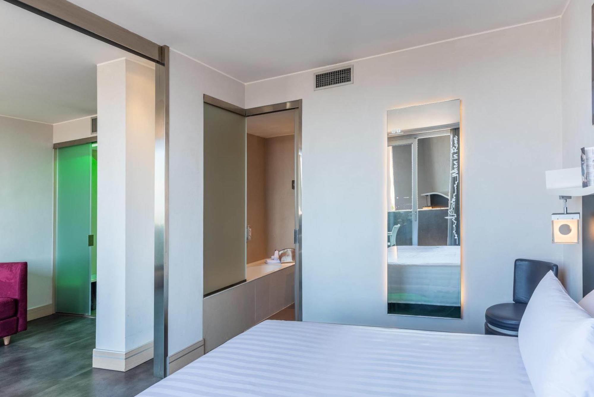 Junior King Suite Terrace City View