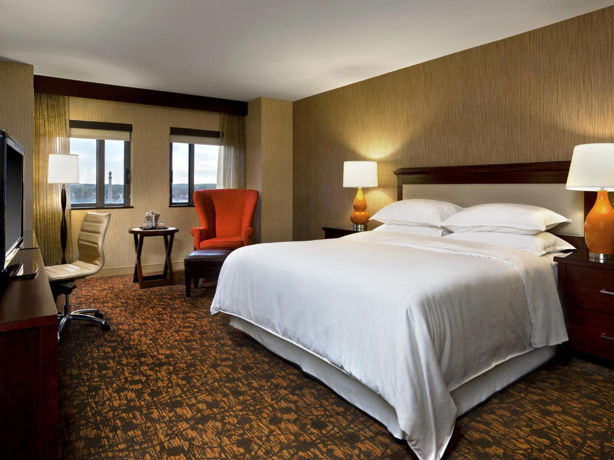 Guest room, 1 King, Corner room
