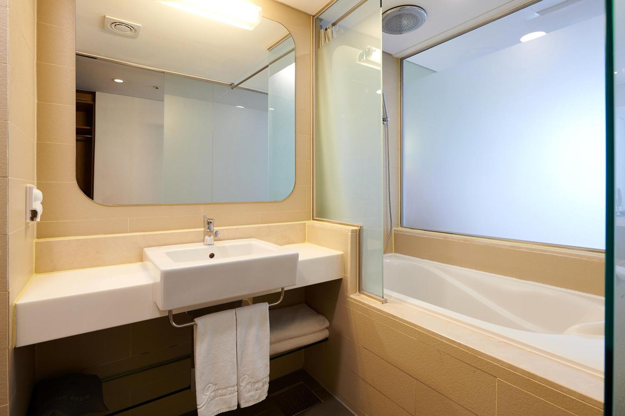 Hollywood Double Room