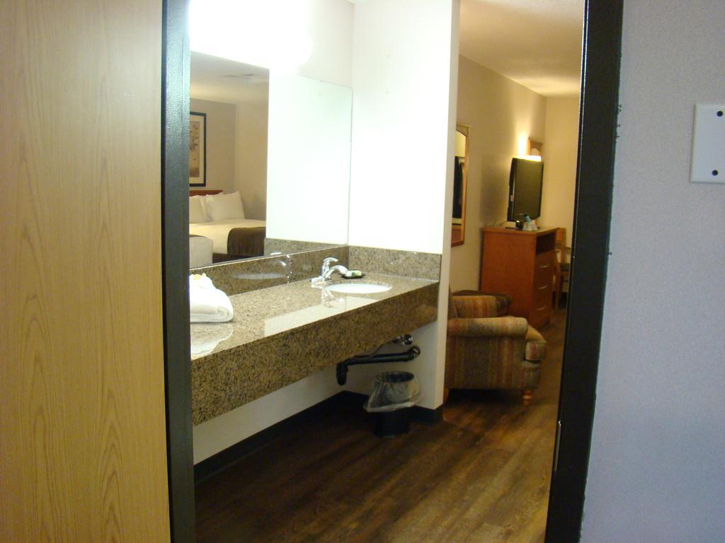 Executive Queen Suite with Two Queen Beds