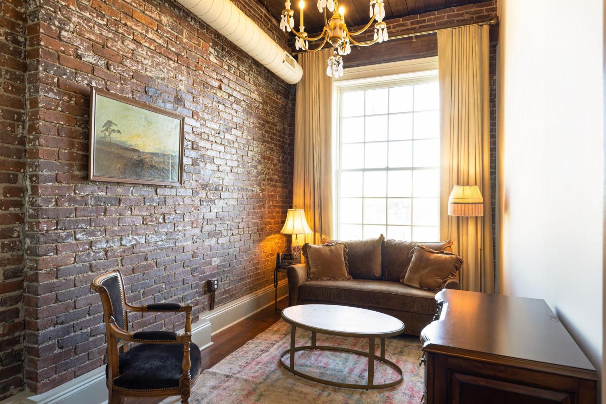 Signature King Room with City View