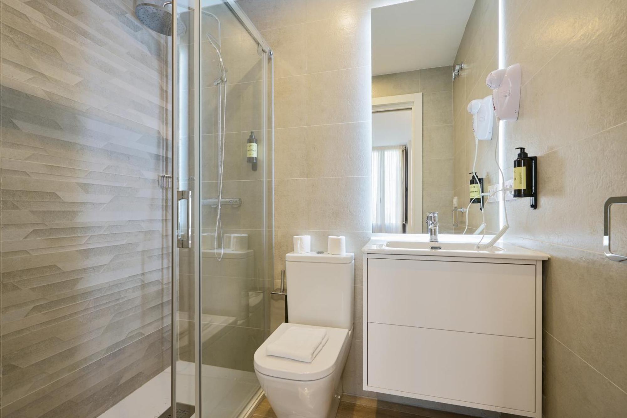 Three-Bedroom Deluxe Apartment