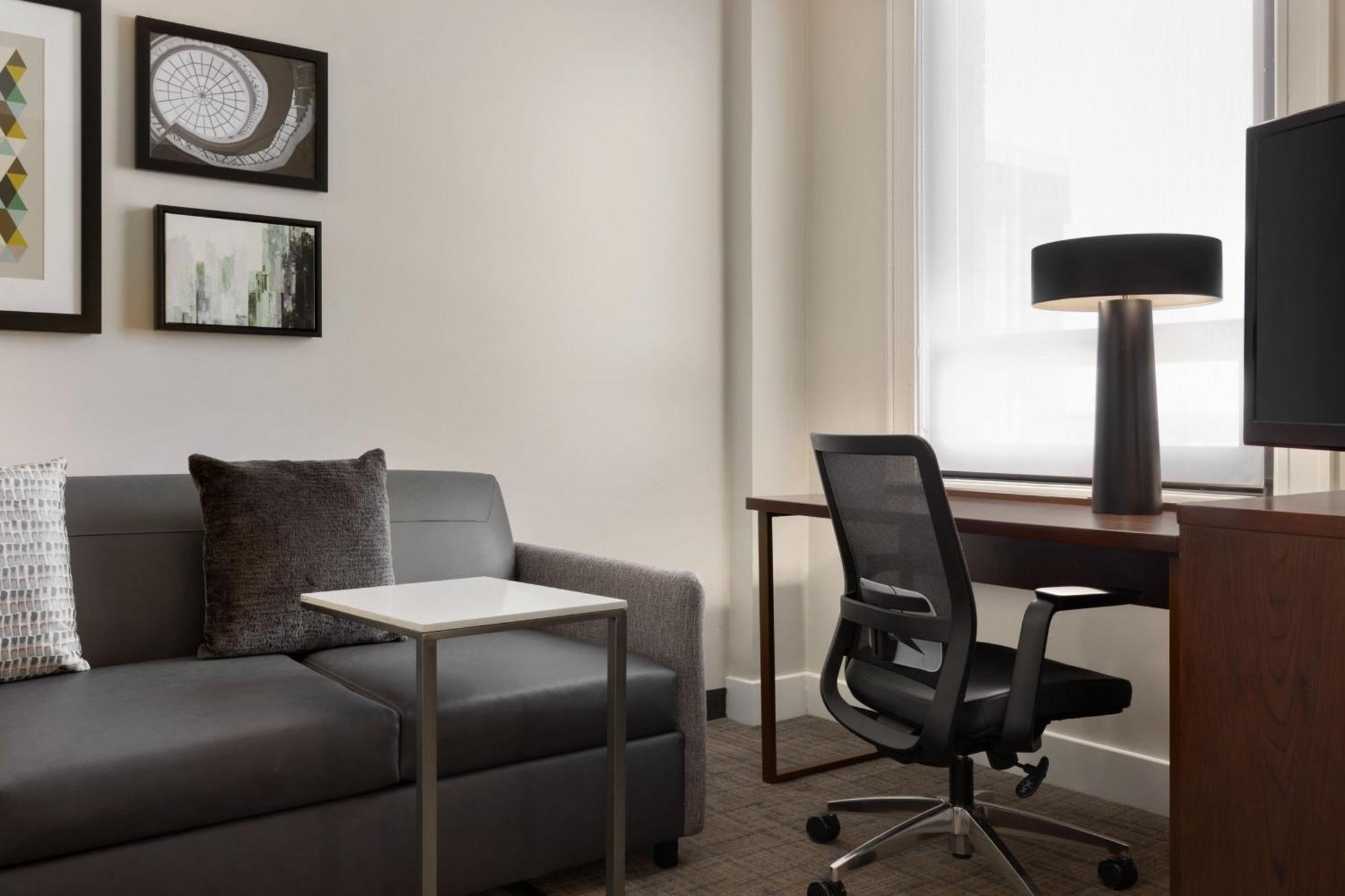 One-Bedroom Suite Sofa Bed,1628664552:JPEG