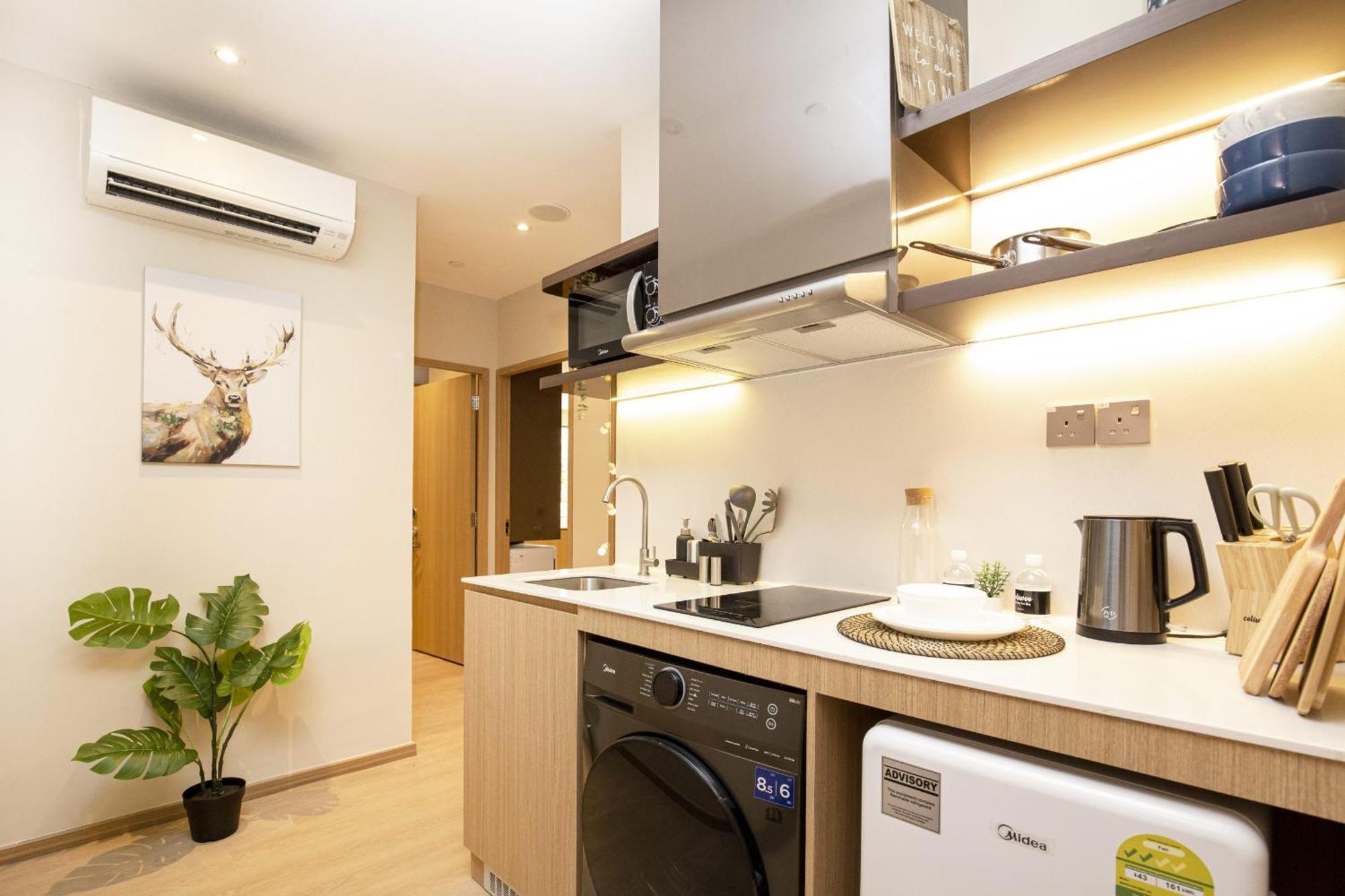 Master Single Studio ((Kitchen Outside The Room)