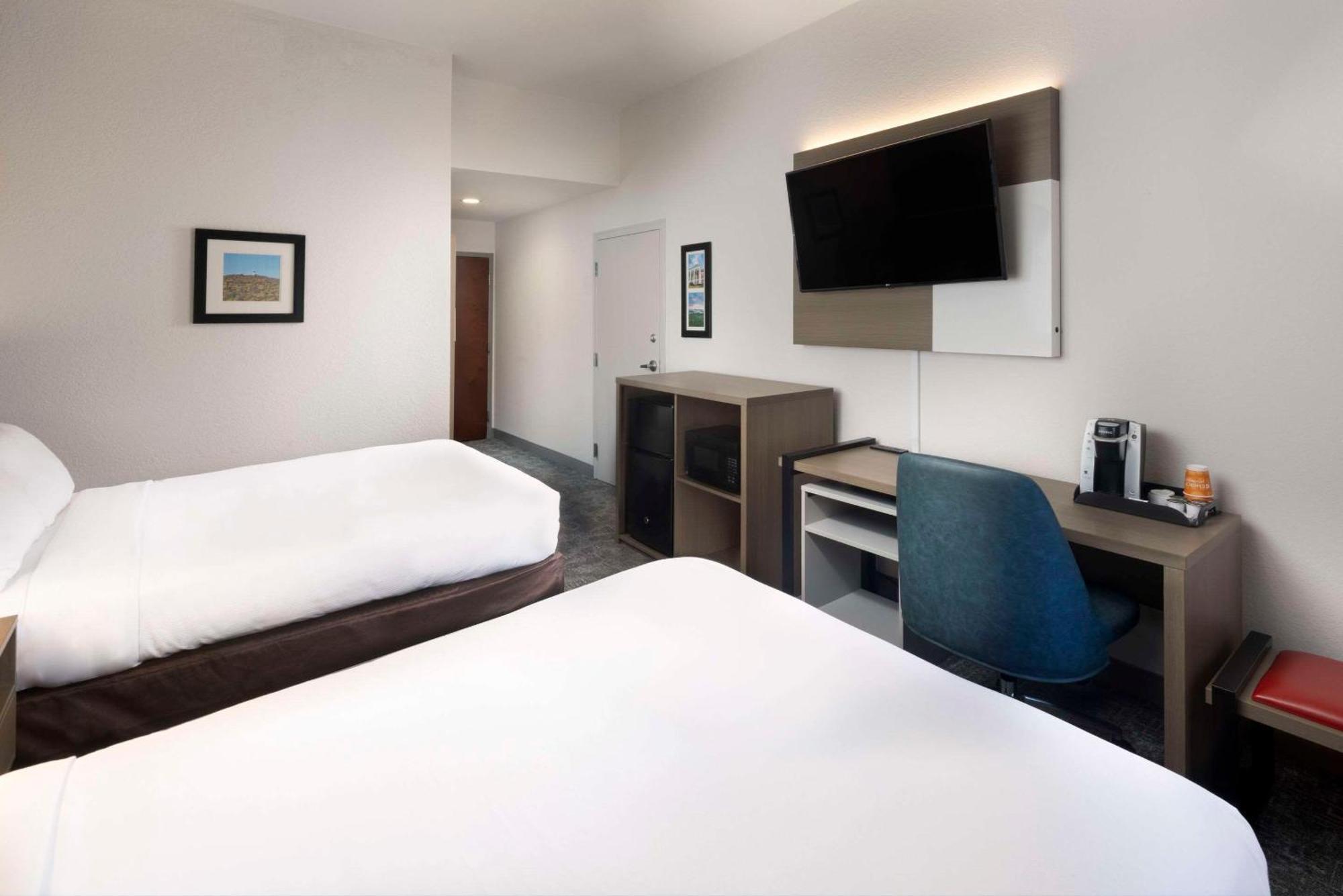 Queen Room with Two Queen Beds - Accessible/Non Smoking