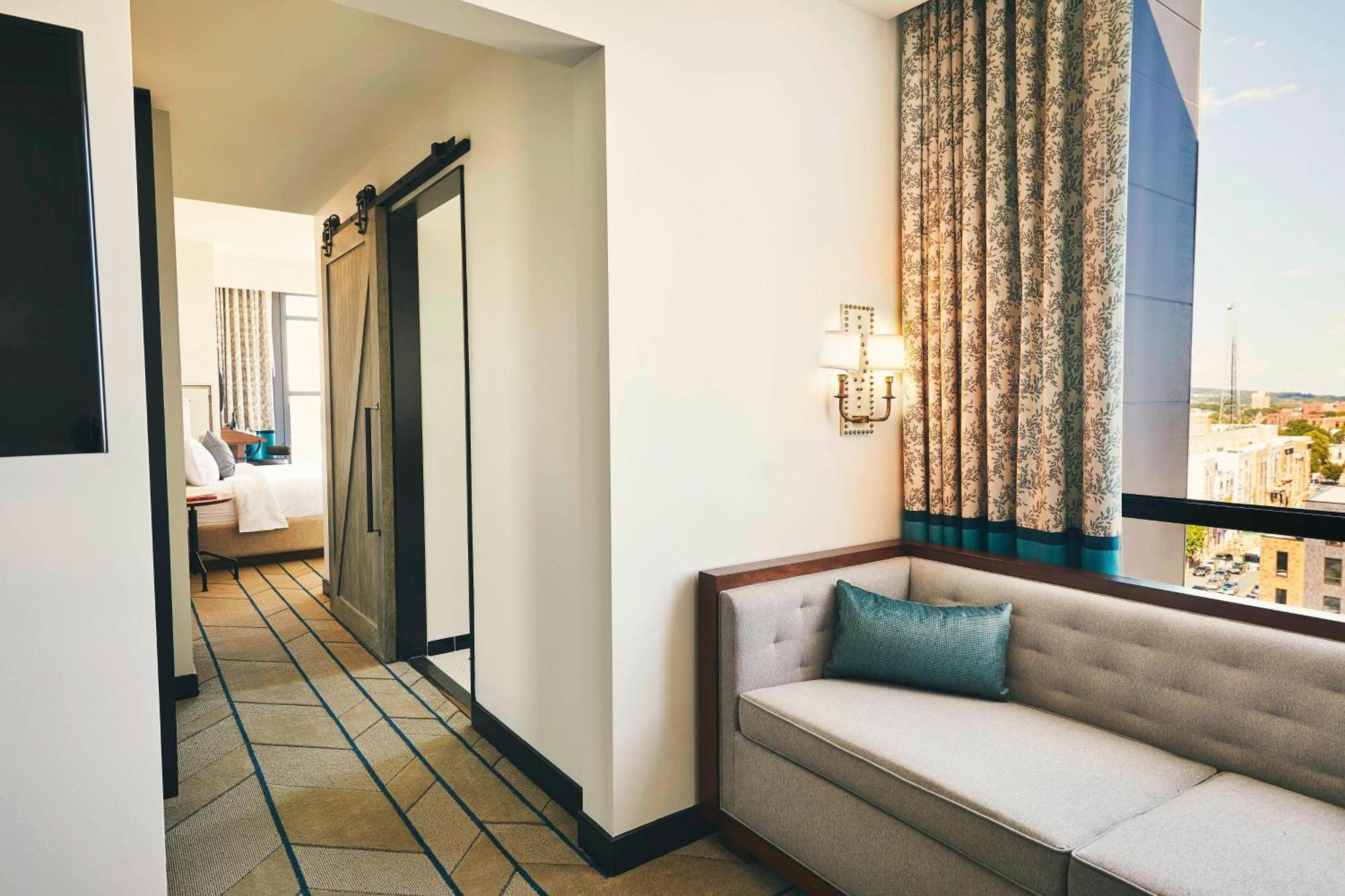 King Suite with City View,1630899375:JPEG
