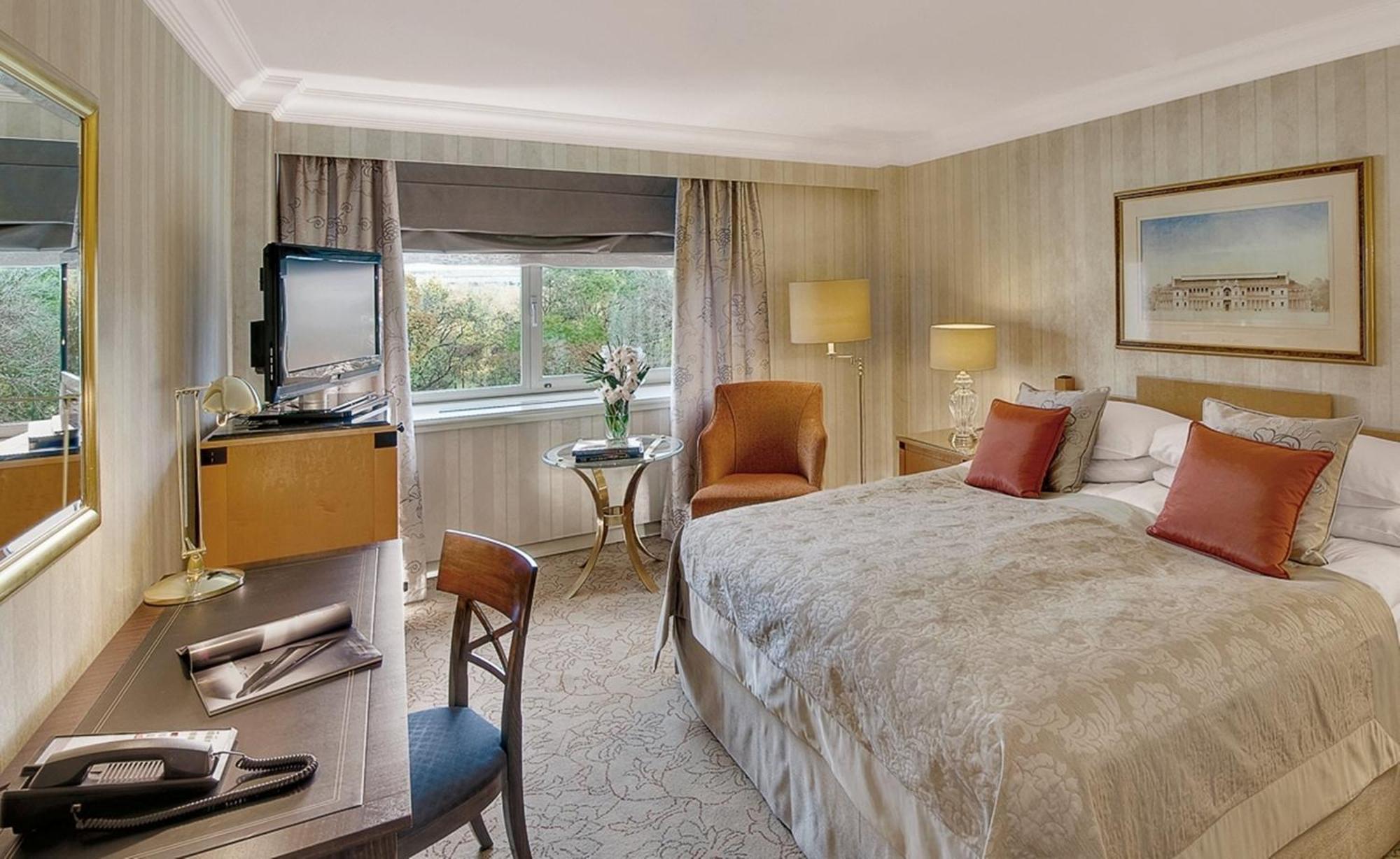 Classic Room Lounge Access