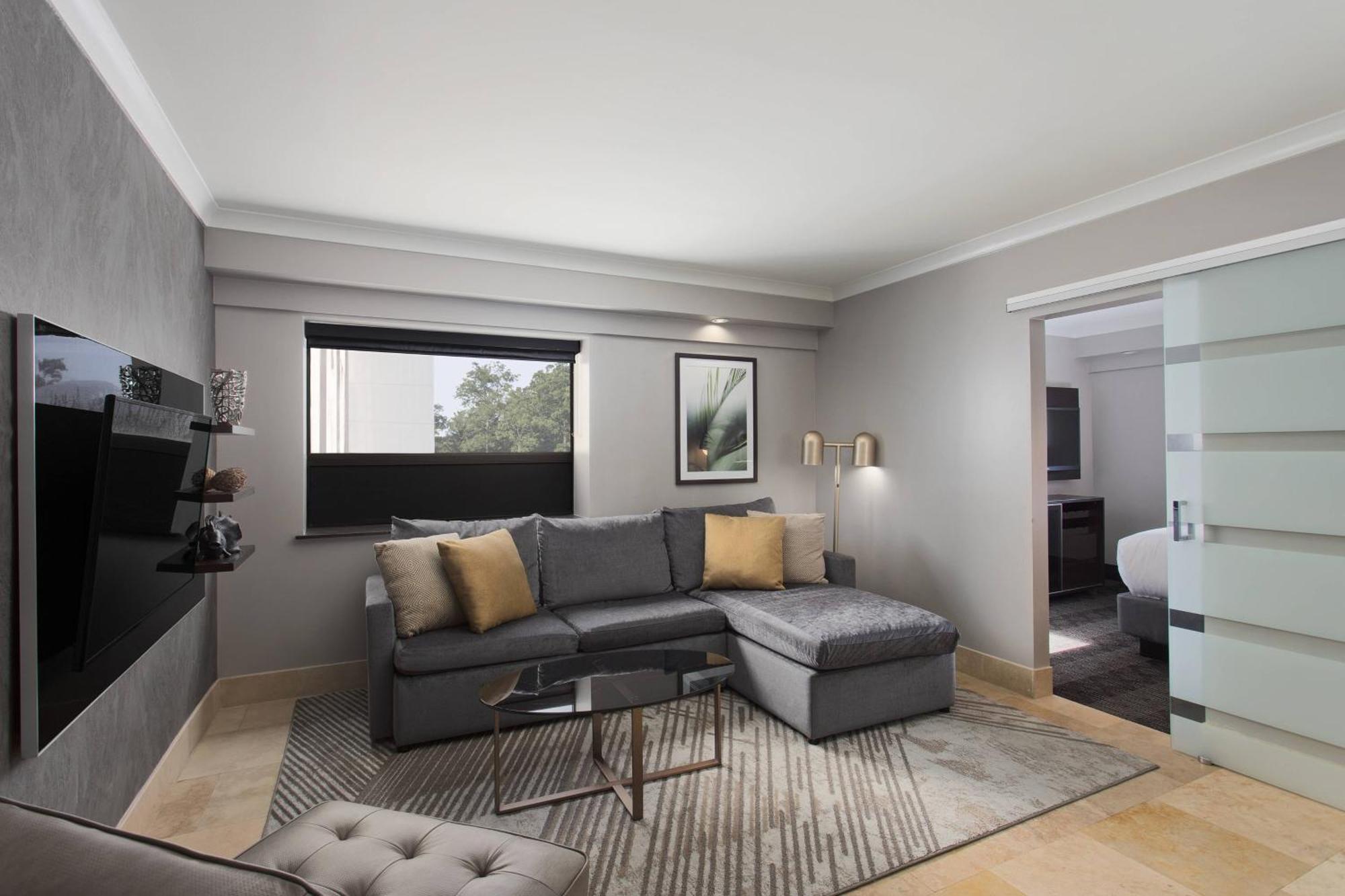 1 Bedroom Executive Suite 1 Queen Sofa bed,1631577958:JPEG