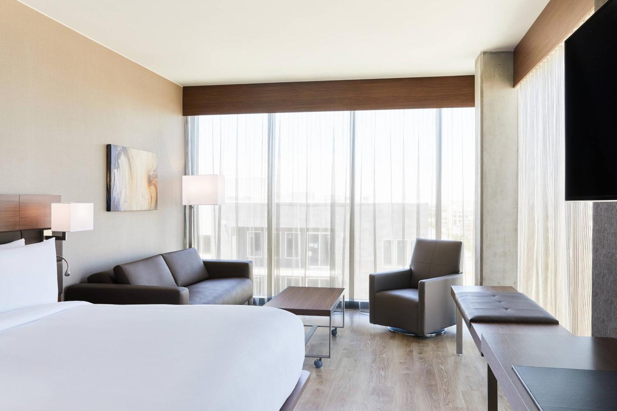 Corner King Room Sofa Bed City View,1692073980:JPEG