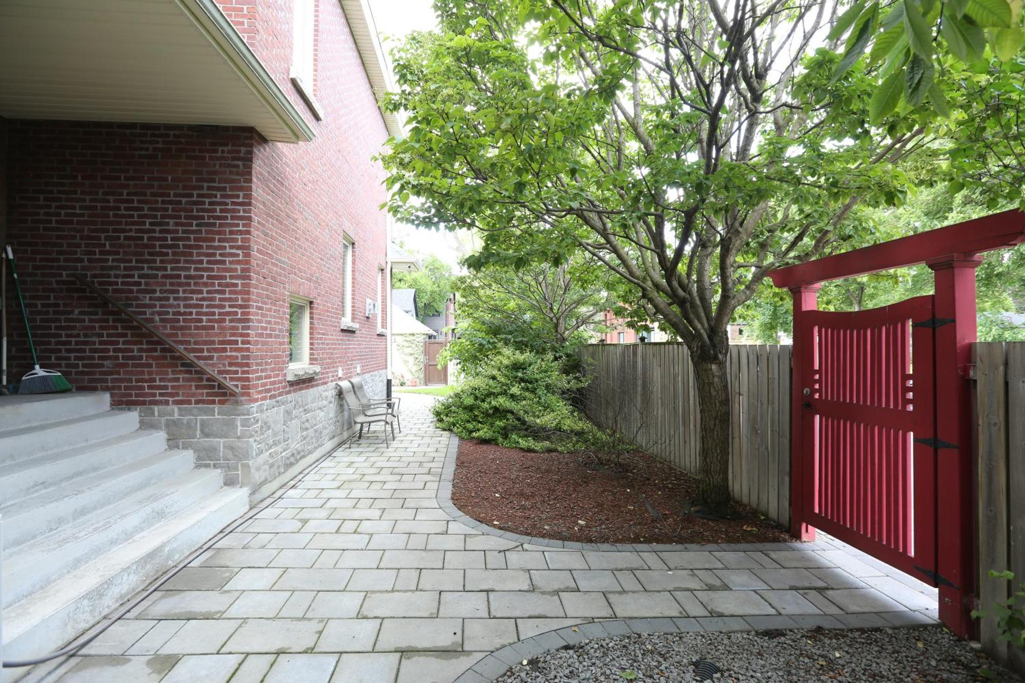 Queen Room with Garden View