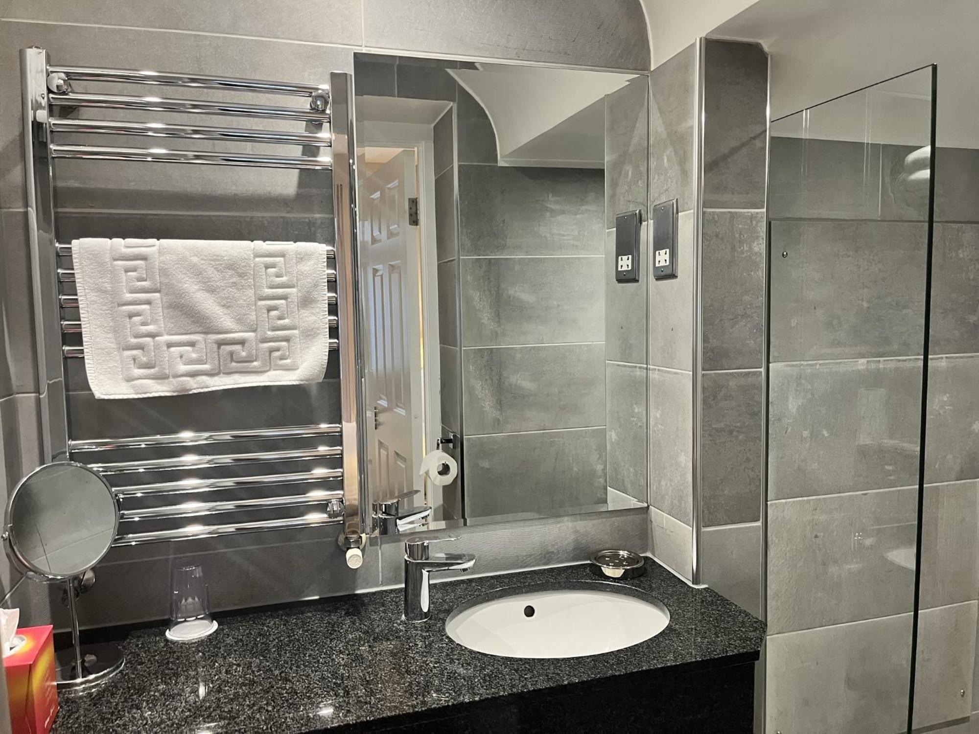 Standard Single Room Shower