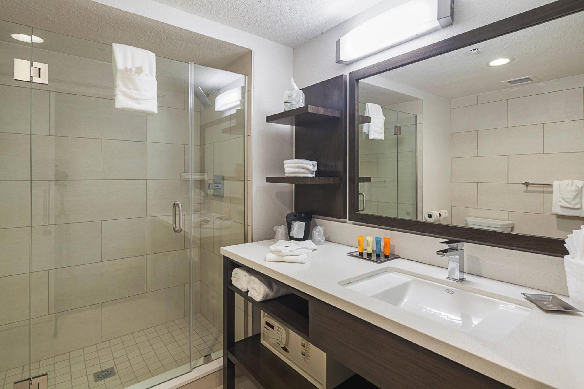 1 Bedroom Junior Suite, 1 King, Partial water view