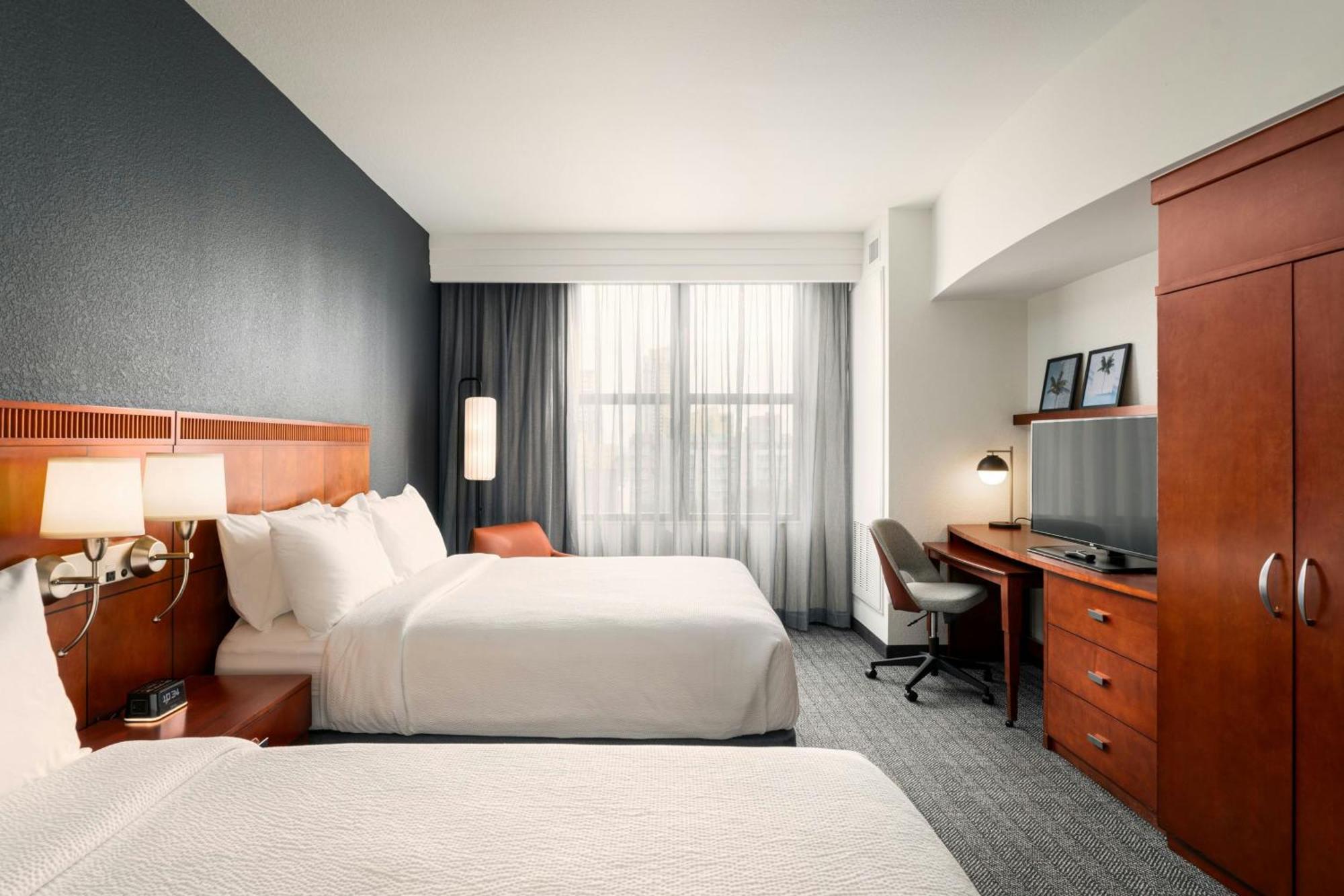 Queen Room with Two Queen Beds and Bathtub - Mobility Access/Hearing Accessible