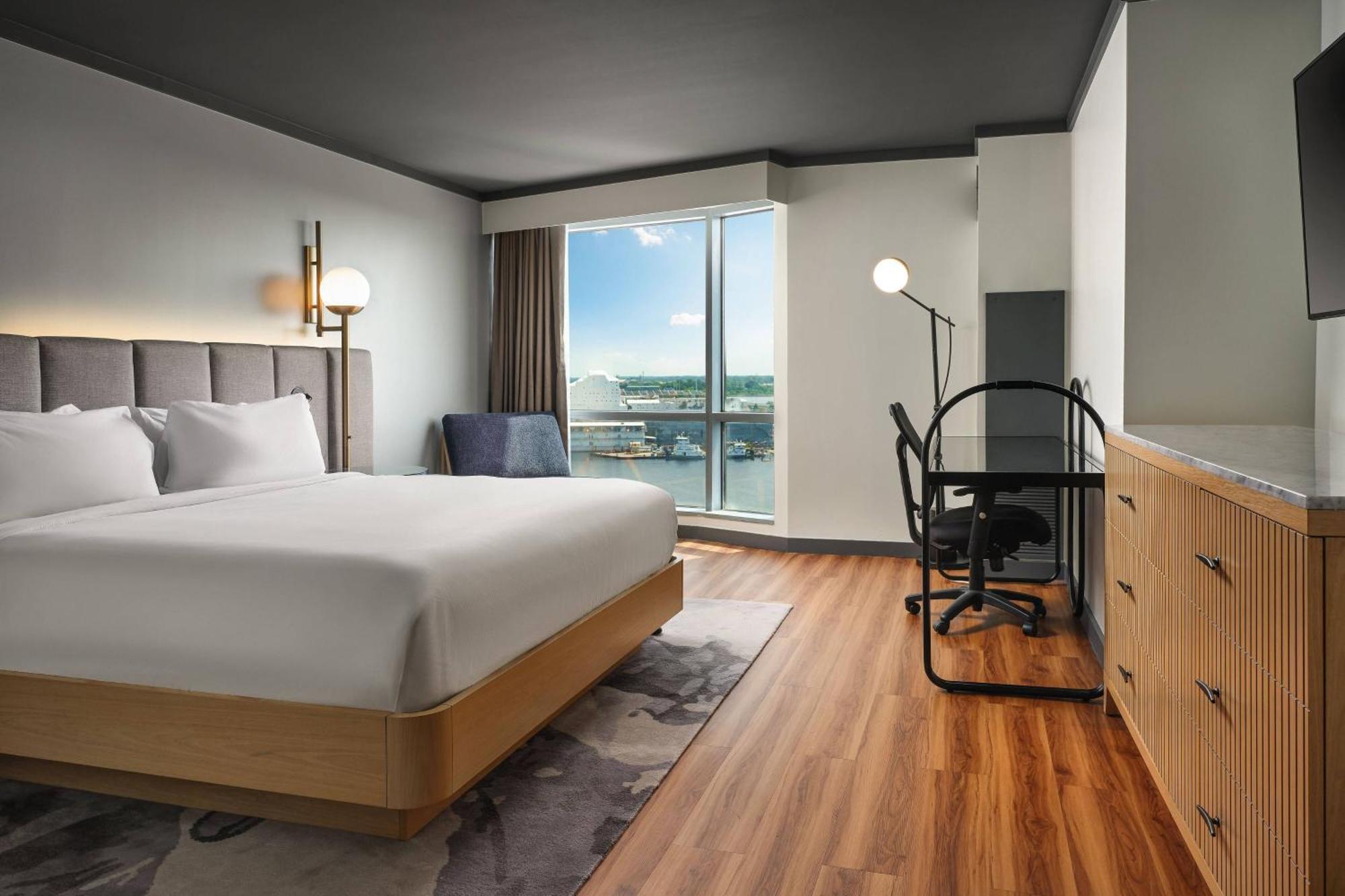 King Room with Water View - Mobility/Hearing Accessible with Roll-In Shower