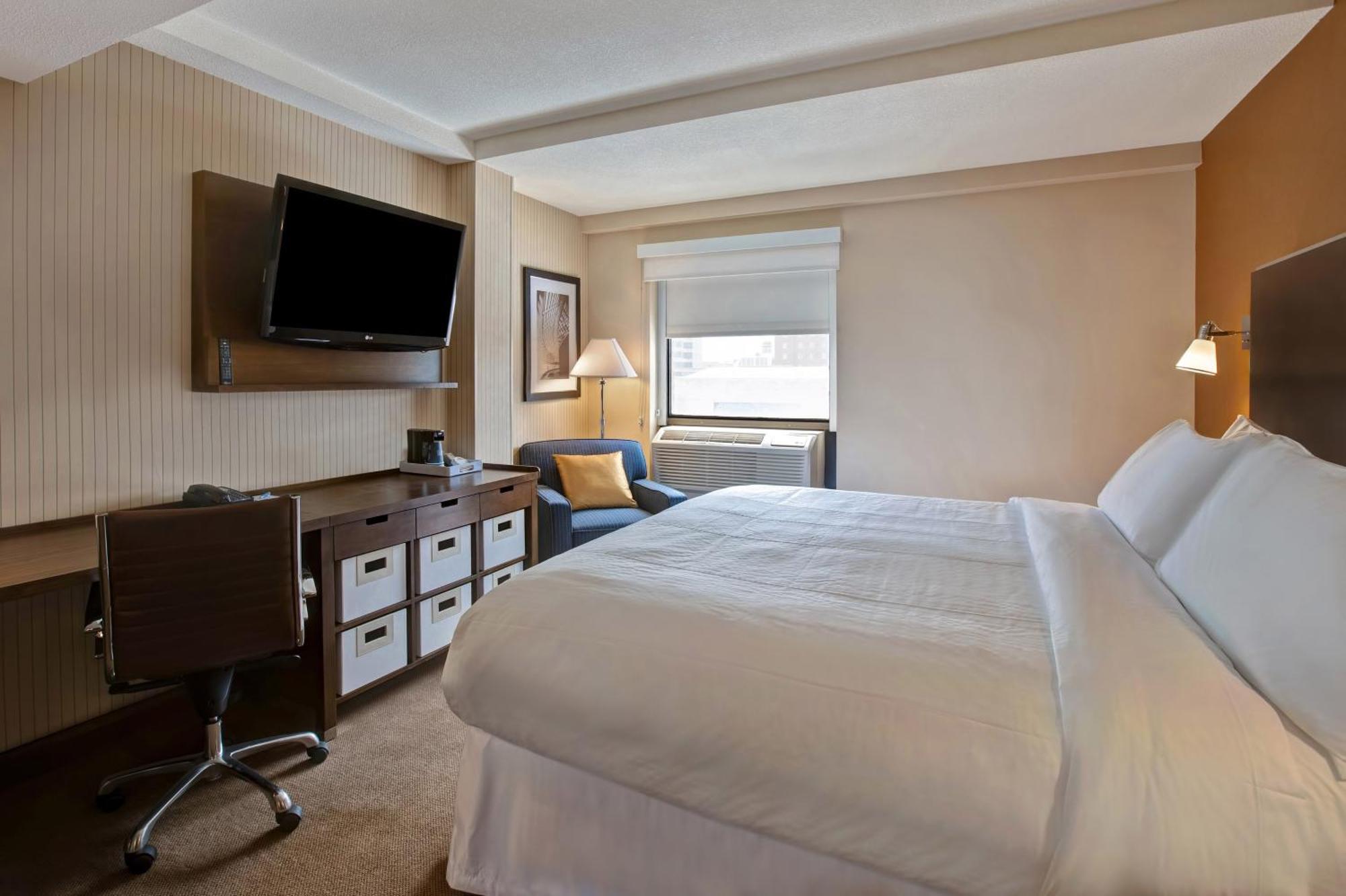 Larger Guest room 1 King,1632247305:JPEG